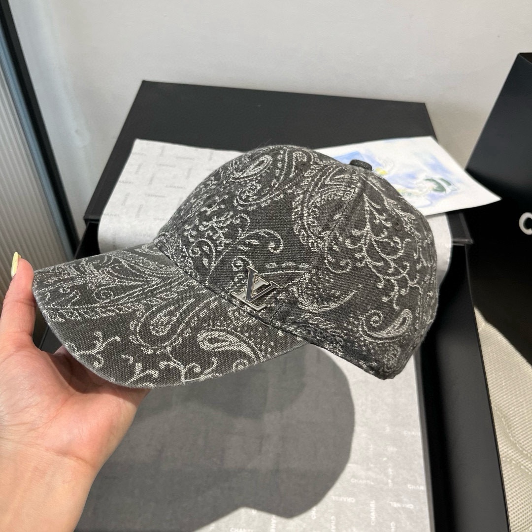 🆕

Lv新款鸭舌帽，头围57cm