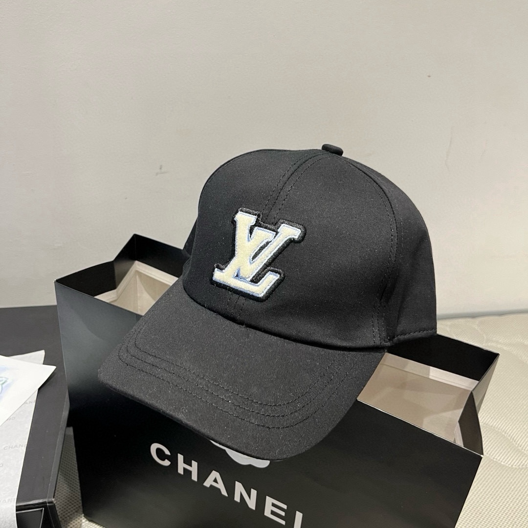 🆕

Lv新款鸭舌帽 头围57cm