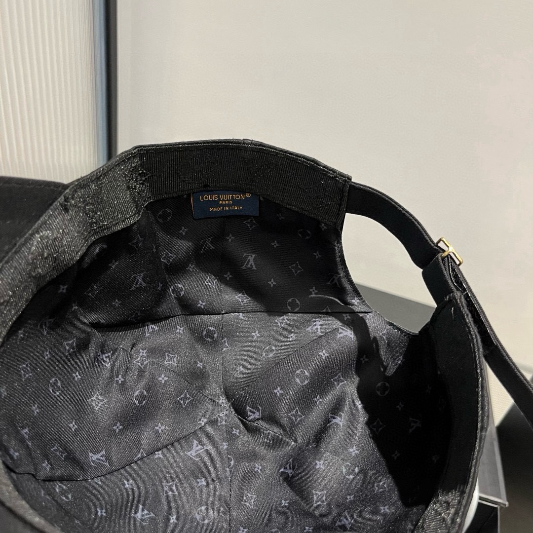 🆕

Lv新款鸭舌帽 头围57cm