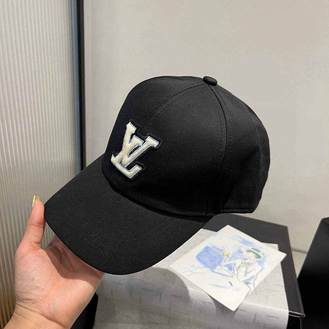 🆕

Lv新款鸭舌帽 头围57cm