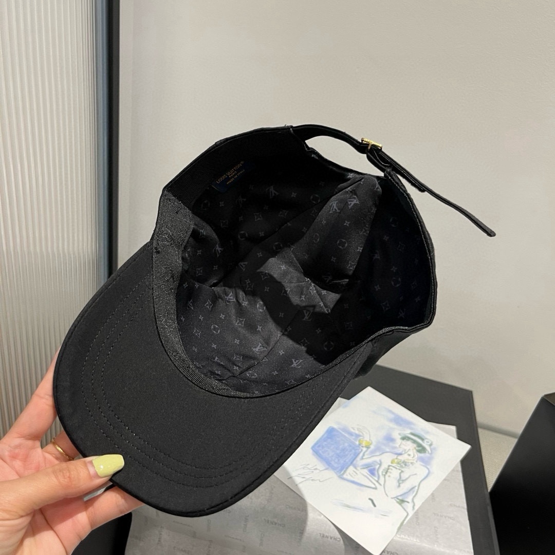 🆕

Lv新款鸭舌帽 头围57cm