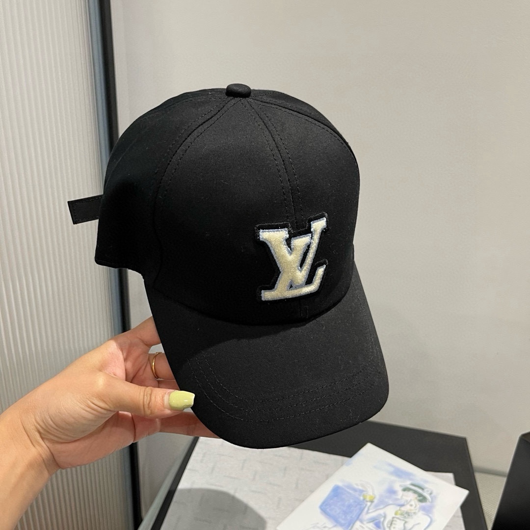 🆕

Lv新款鸭舌帽 头围57cm