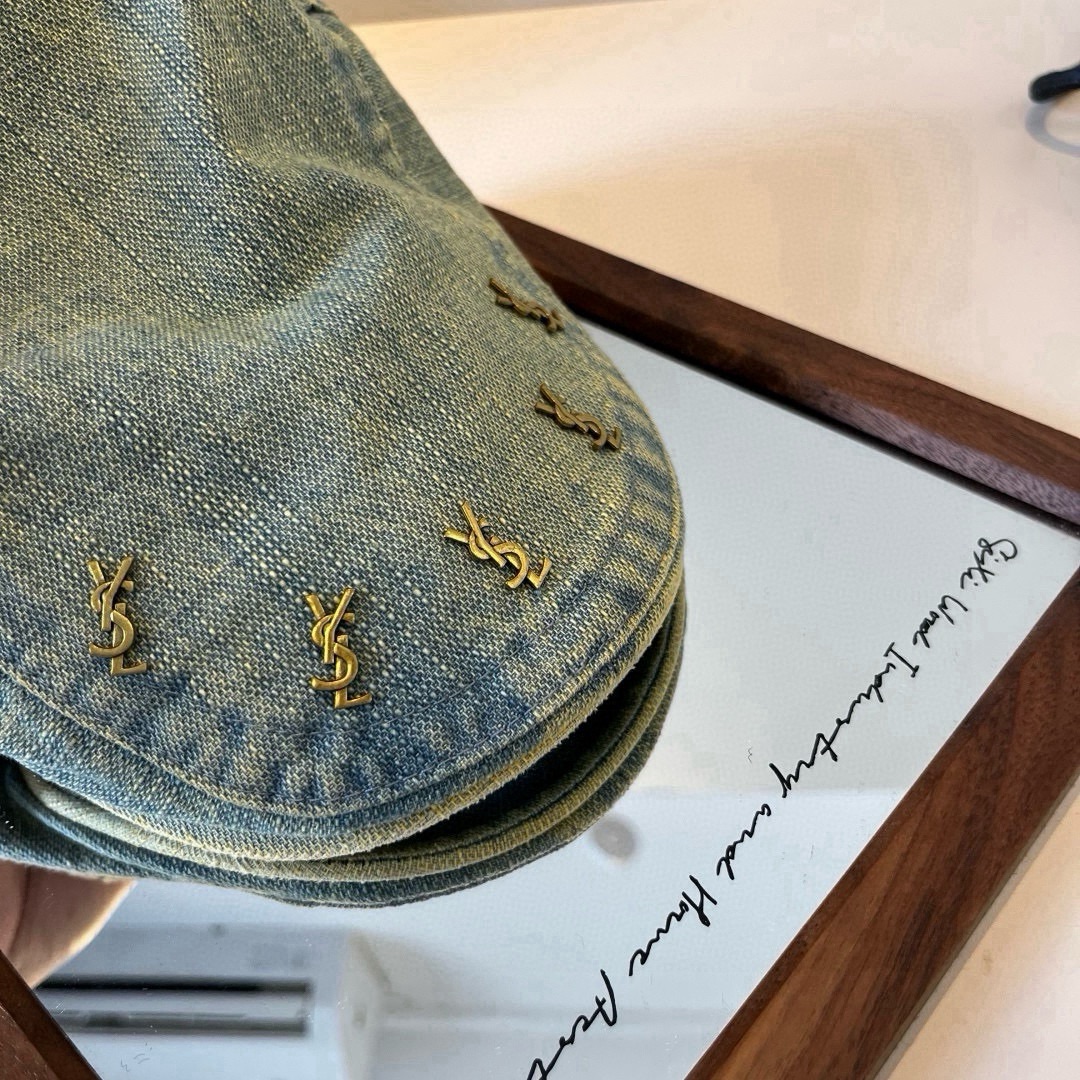 🆕

圣罗兰复古风前进鸭舌帽，高级百搭，头围57cm