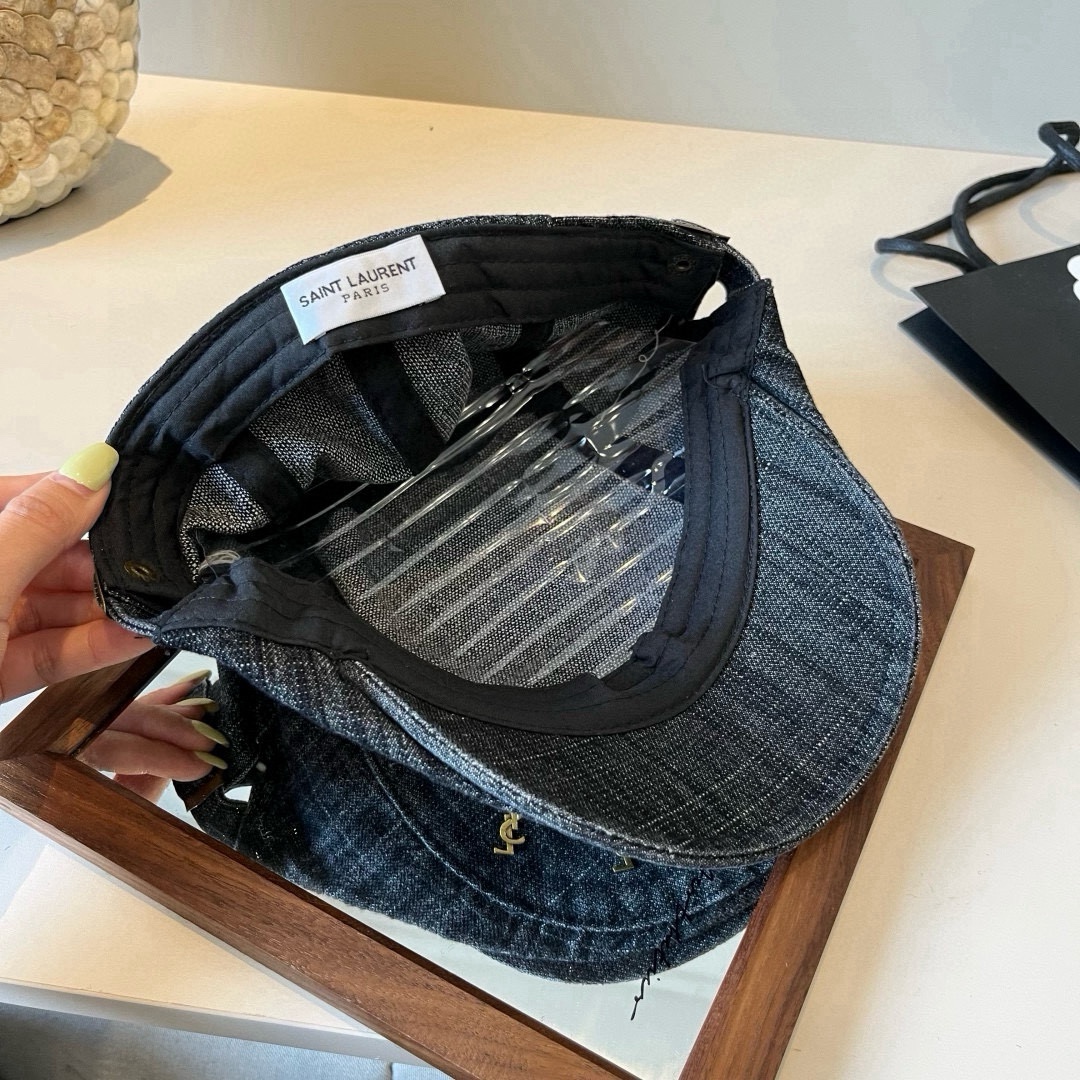 🆕

圣罗兰复古风前进鸭舌帽，高级百搭，头围57cm