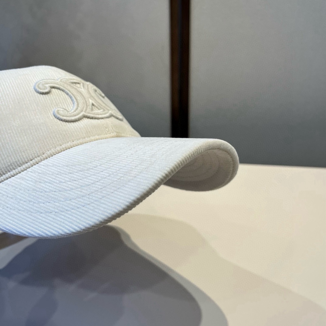 🆕

Celine赛琳新款鸭舌帽,灯芯绒鸭棒球帽