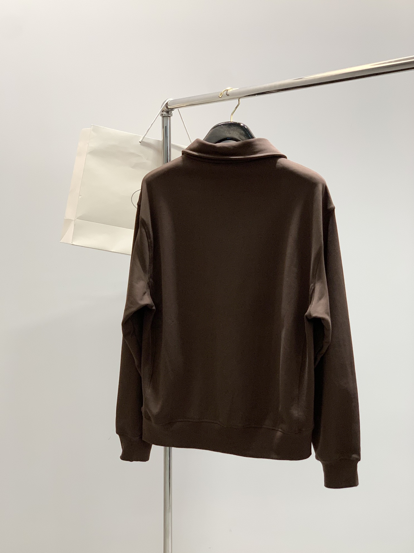 ，PRADA 普拉达，2025秋季最新品，专柜同步有售，时尚休闲翻领卫衣，进口原版面料，做工极为复杂，唯