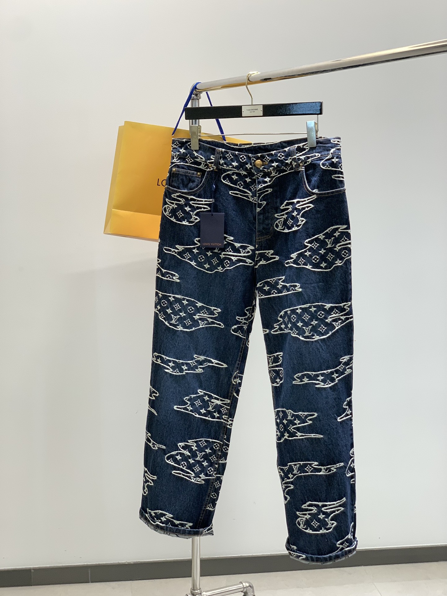 裤子，LouisVuitton 路易威登，2025春季最新款，专柜同步有售，原单狠货，时尚休闲牛仔套装，