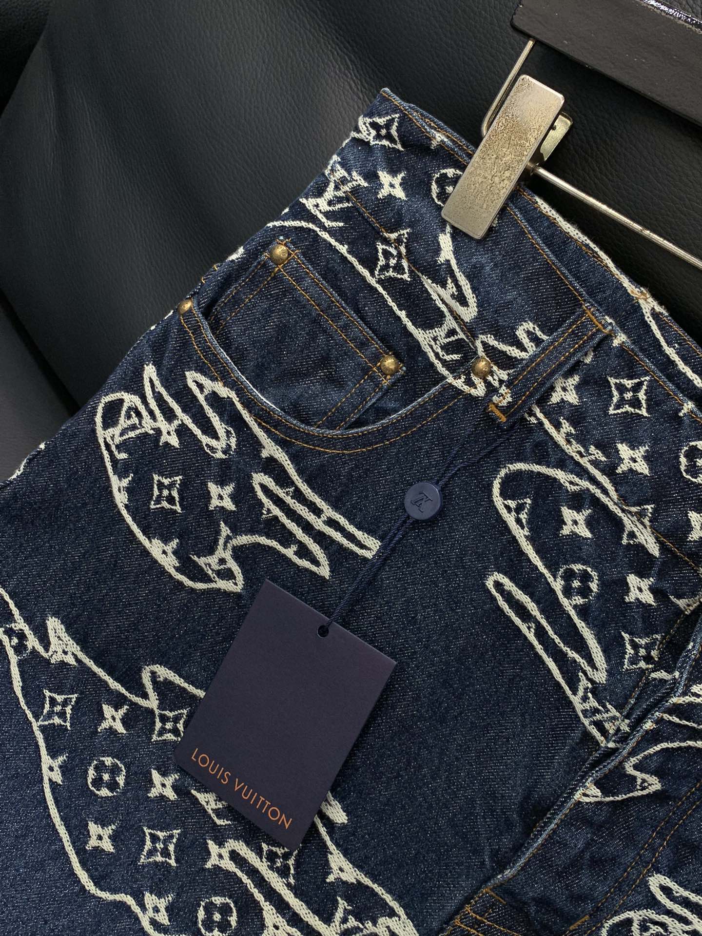 裤子，LouisVuitton 路易威登，2025春季最新款，专柜同步有售，原单狠货，时尚休闲牛仔套装，