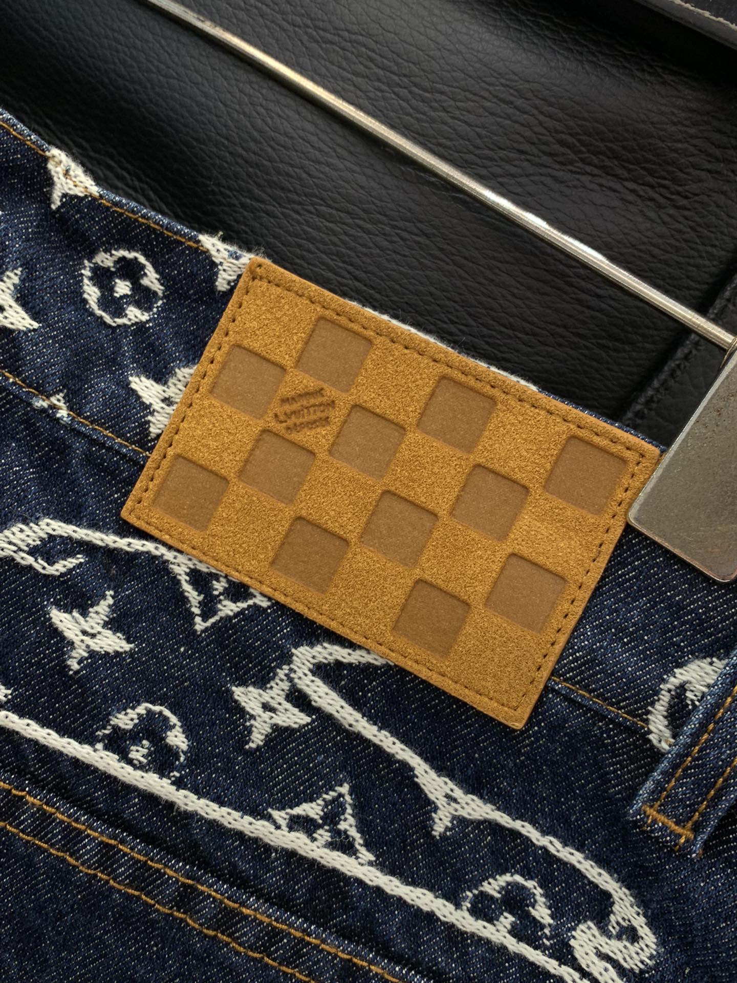 裤子，LouisVuitton 路易威登，2025春季最新款，专柜同步有售，原单狠货，时尚休闲牛仔套装，