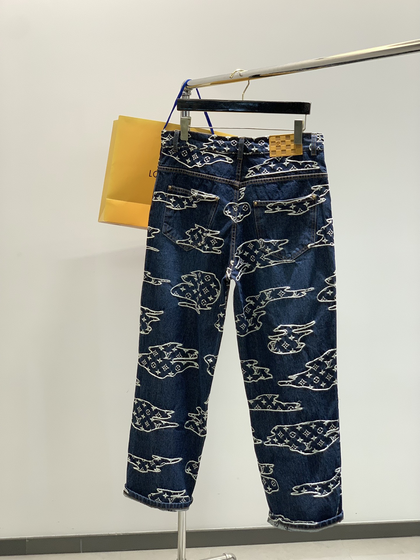 裤子，LouisVuitton 路易威登，2025春季最新款，专柜同步有售，原单狠货，时尚休闲牛仔套装，