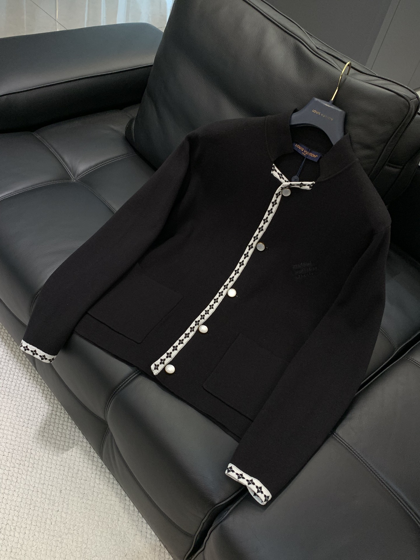 衣服LouisVuitton 路易威登，2025秋季最新款，专柜同步有售，原单狠货，时尚休闲针织套装，上