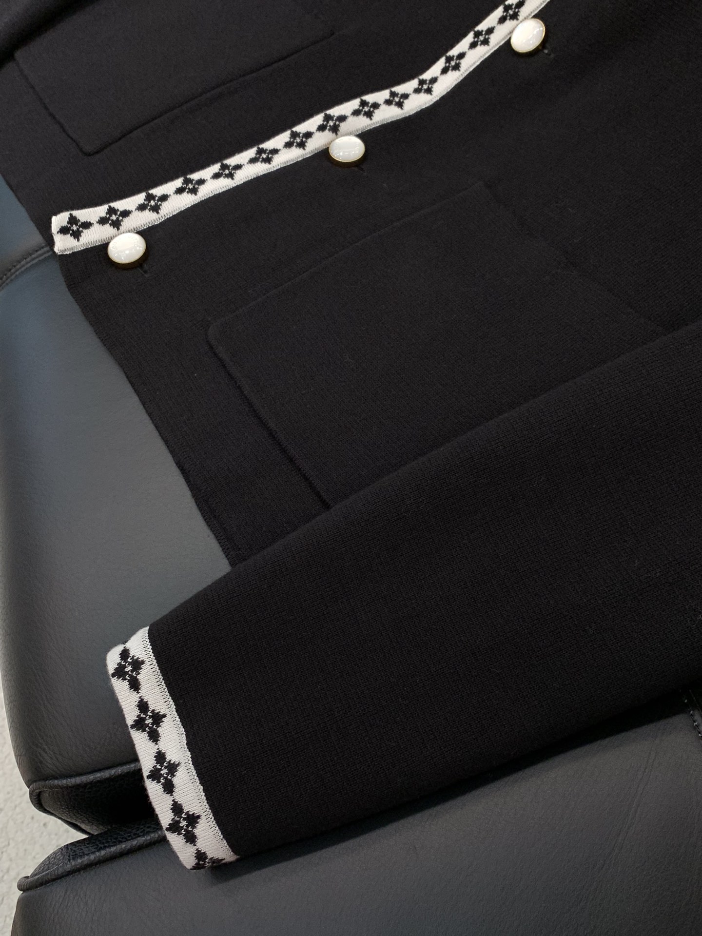 衣服LouisVuitton 路易威登，2025秋季最新款，专柜同步有售，原单狠货，时尚休闲针织套装，上