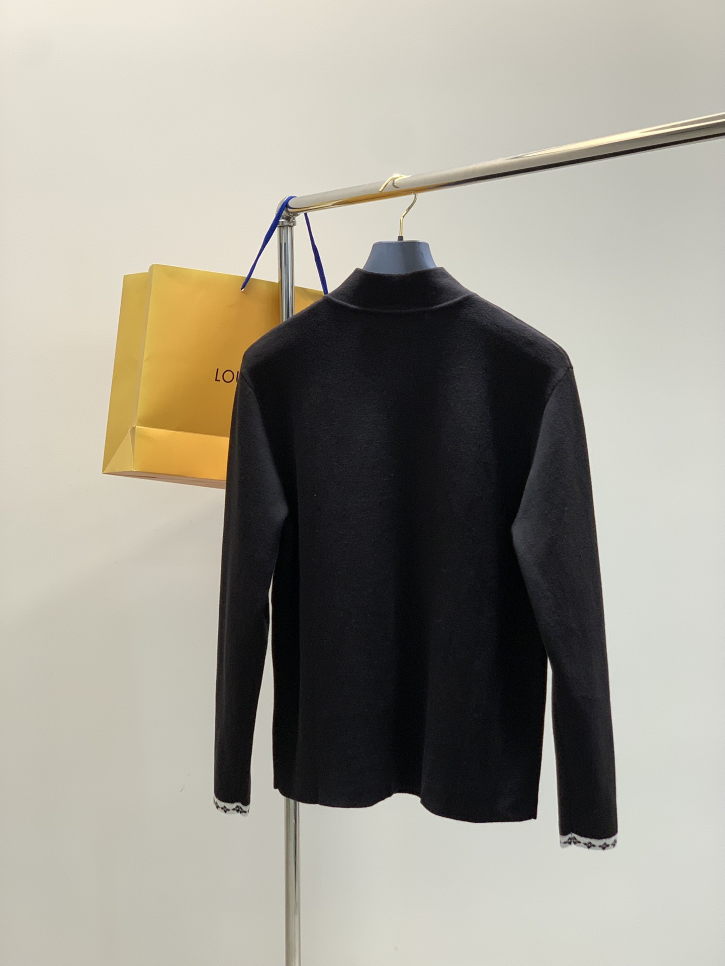 衣服LouisVuitton 路易威登，2025秋季最新款，专柜同步有售，原单狠货，时尚休闲针织套装，上