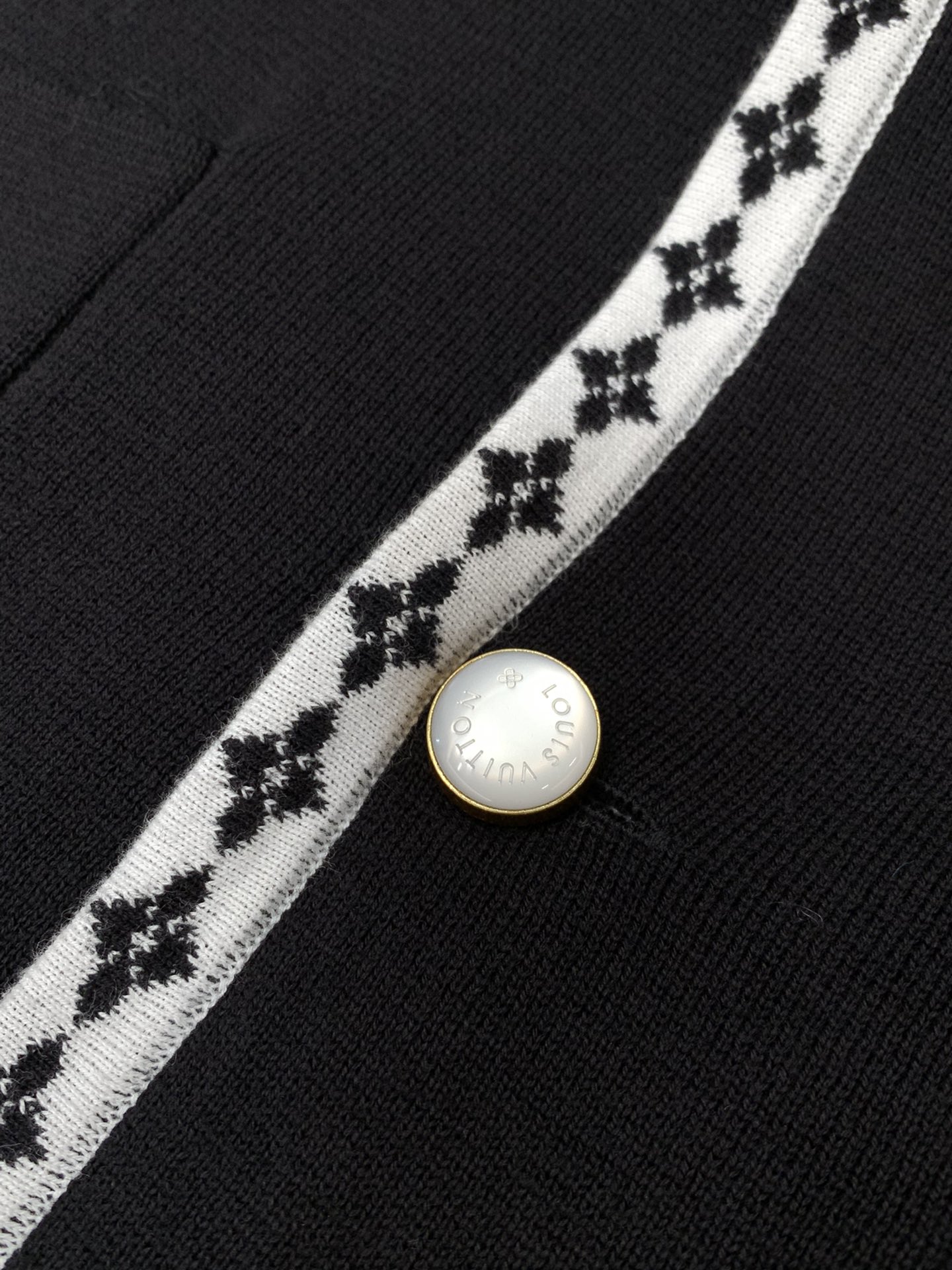 衣服LouisVuitton 路易威登，2025秋季最新款，专柜同步有售，原单狠货，时尚休闲针织套装，上