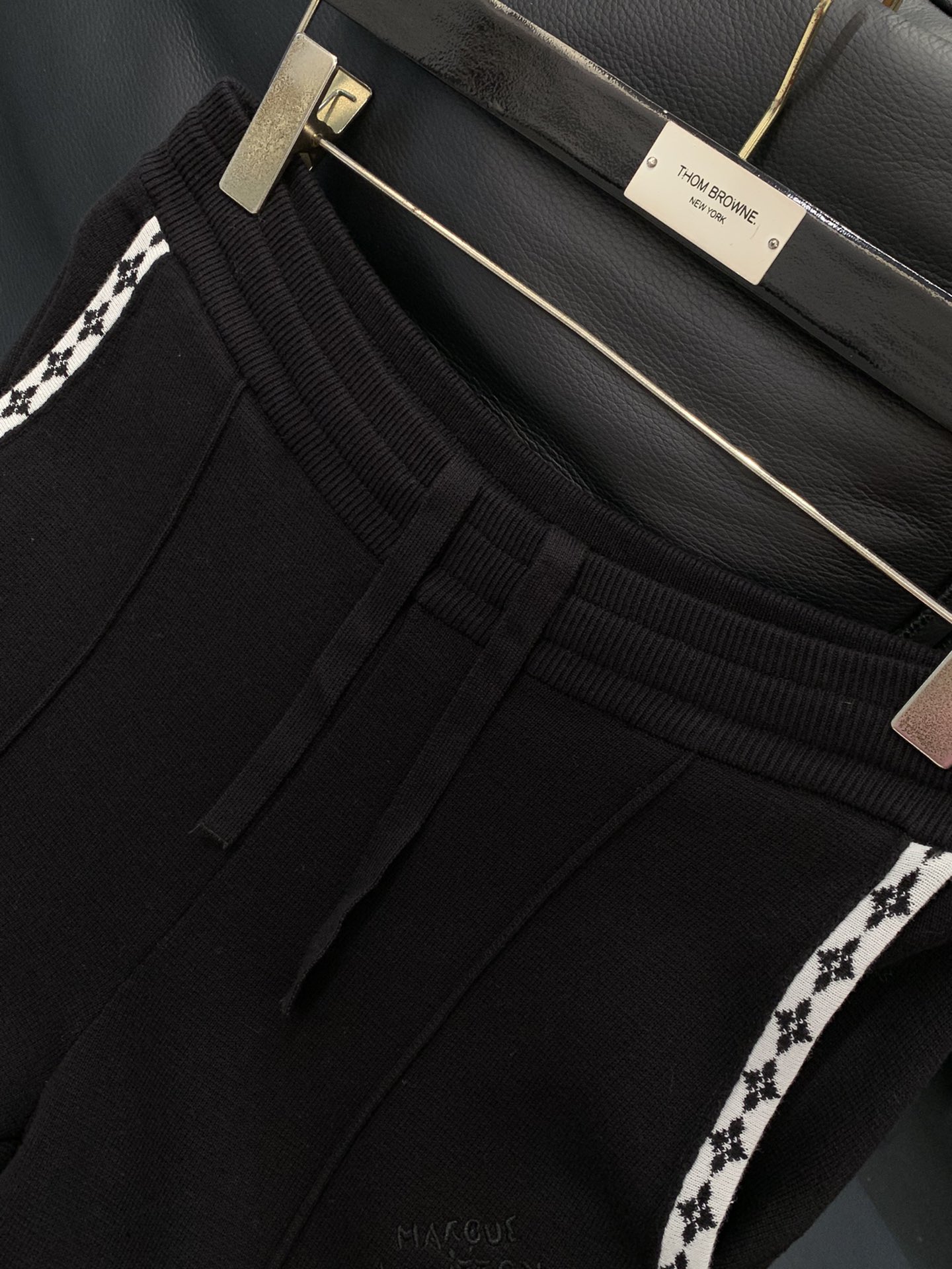 裤子，LouisVuitton 路易威登，2025秋季最新款，专柜同步有售，原单狠货，时尚休闲针织套装，