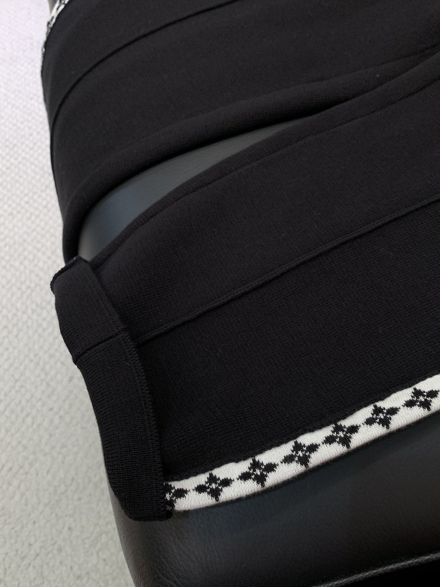 裤子，LouisVuitton 路易威登，2025秋季最新款，专柜同步有售，原单狠货，时尚休闲针织套装，