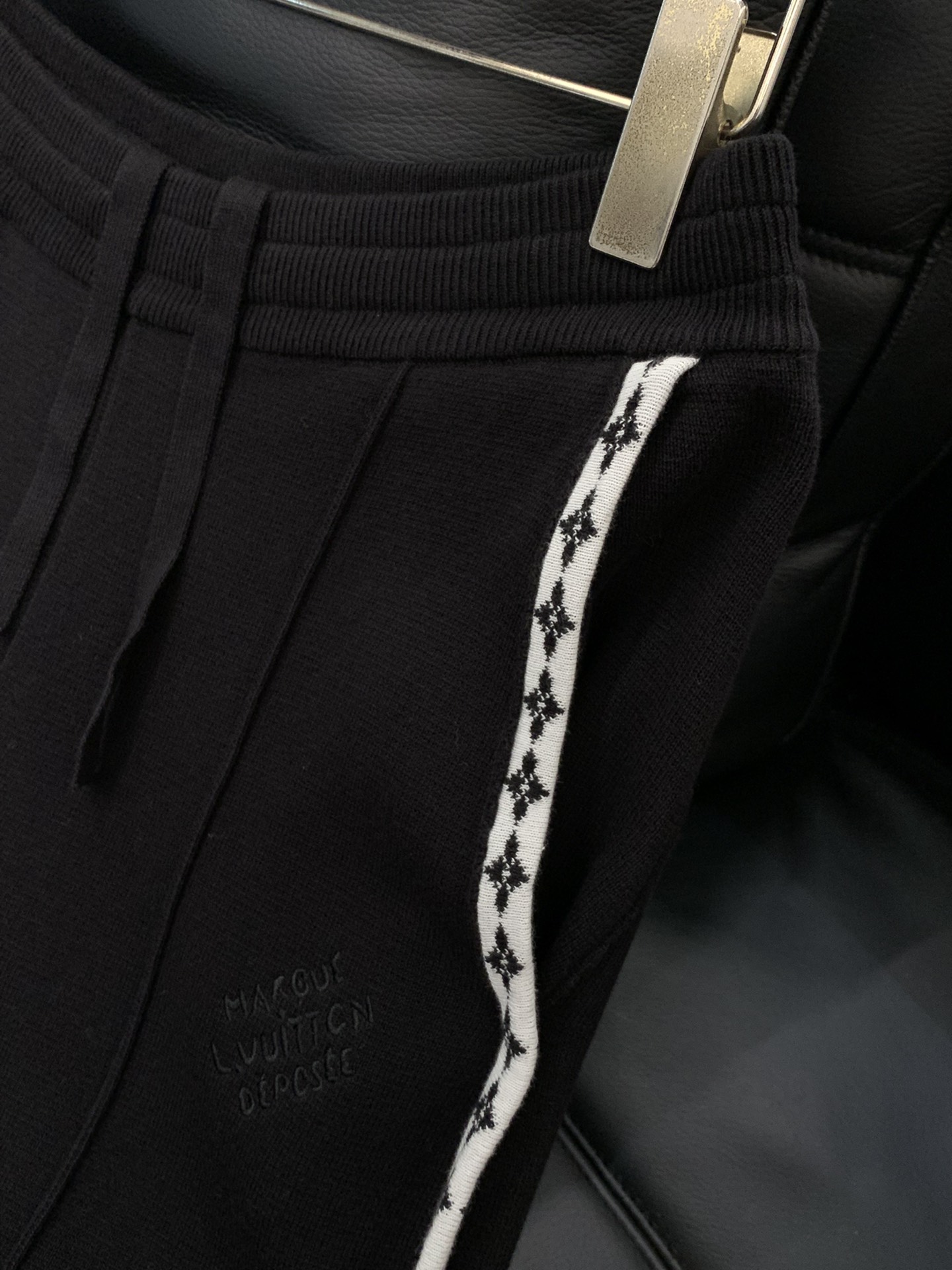 裤子，LouisVuitton 路易威登，2025秋季最新款，专柜同步有售，原单狠货，时尚休闲针织套装，