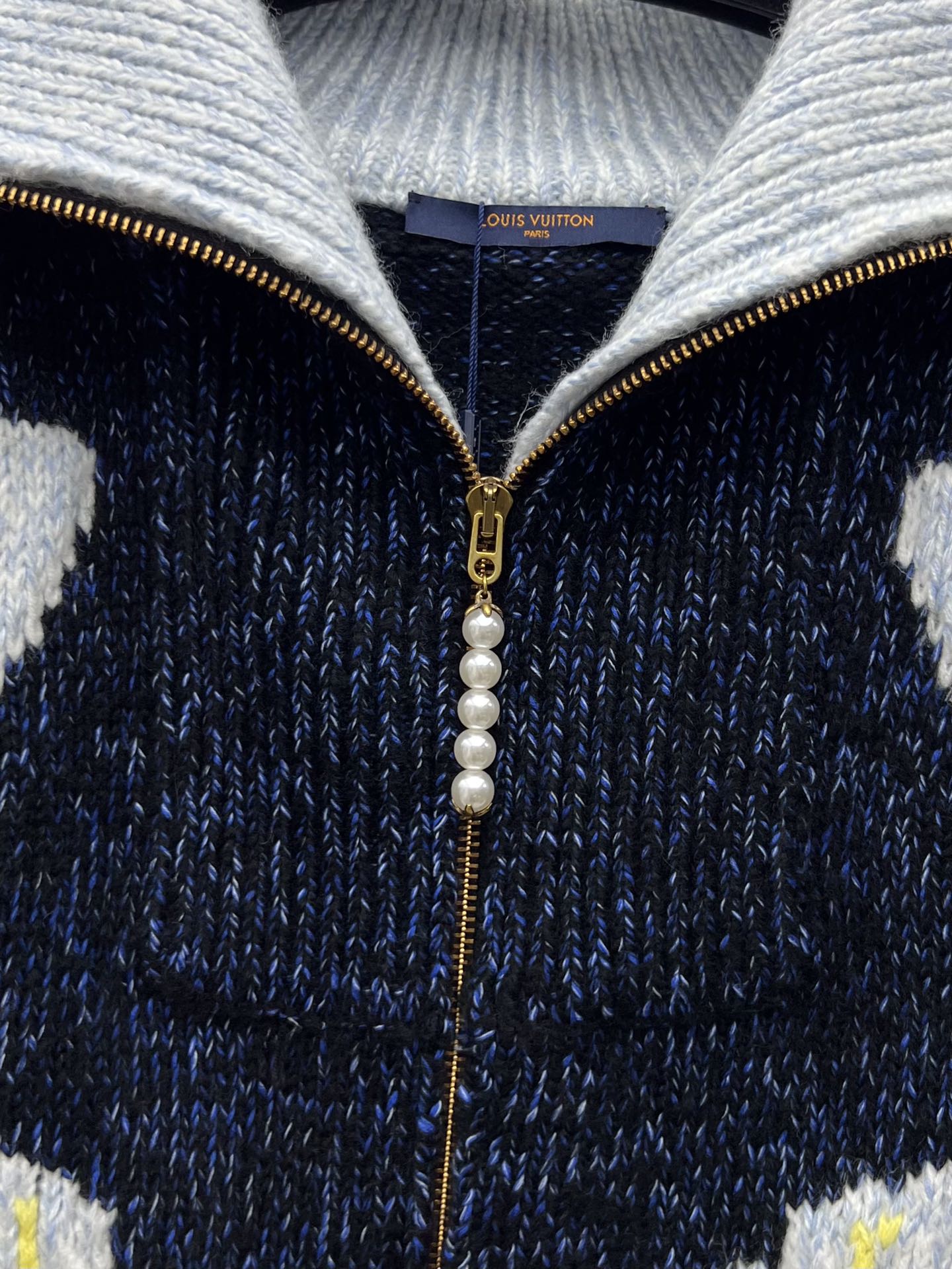 Louis vuitto*撞色针织外套Pharrell Williams X Nigo联名款这款夹克采用