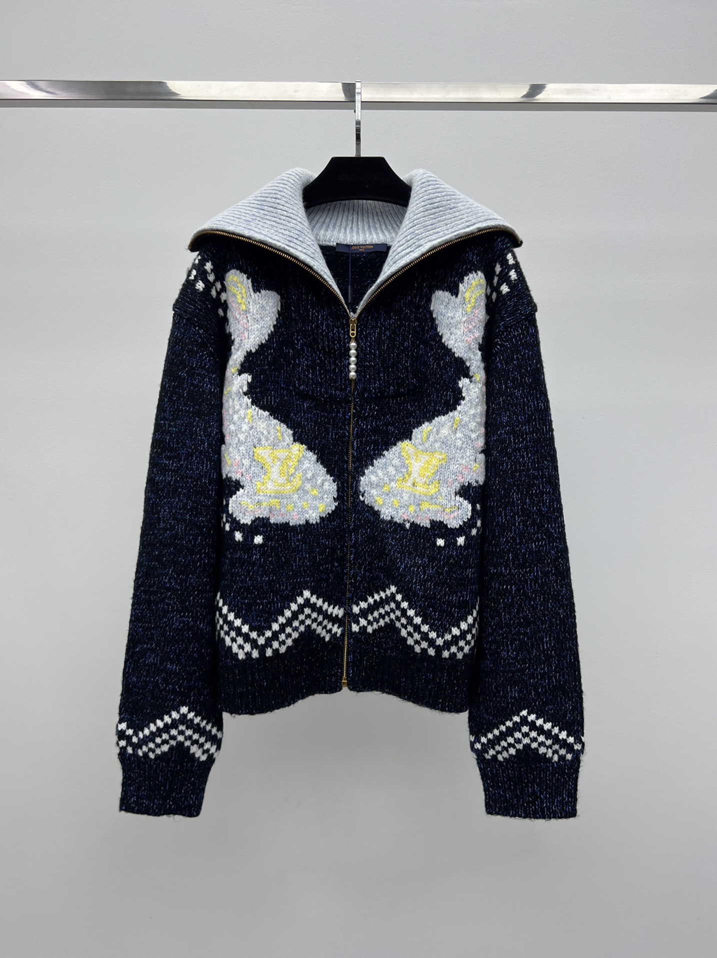 Louis vuitto*撞色针织外套Pharrell Williams X Nigo联名款这款夹克采用