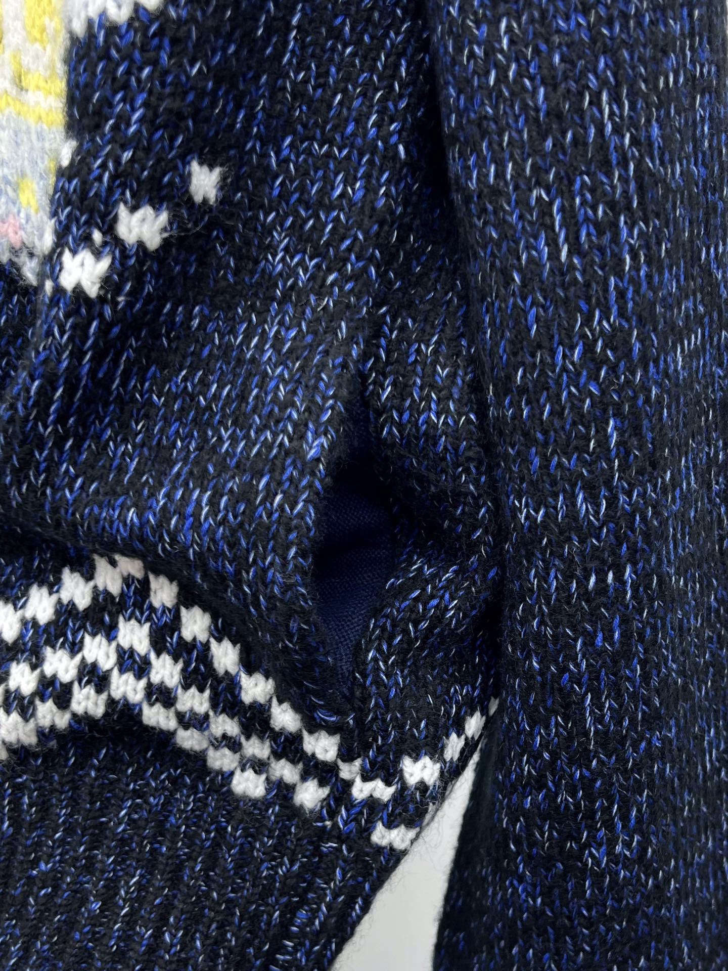 Louis vuitto*撞色针织外套Pharrell Williams X Nigo联名款这款夹克采用