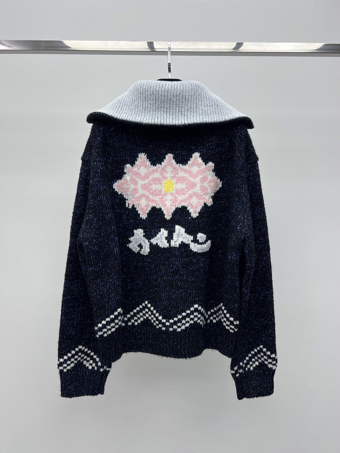 Louis vuitto*撞色针织外套Pharrell Williams X Nigo联名款这款夹克采用