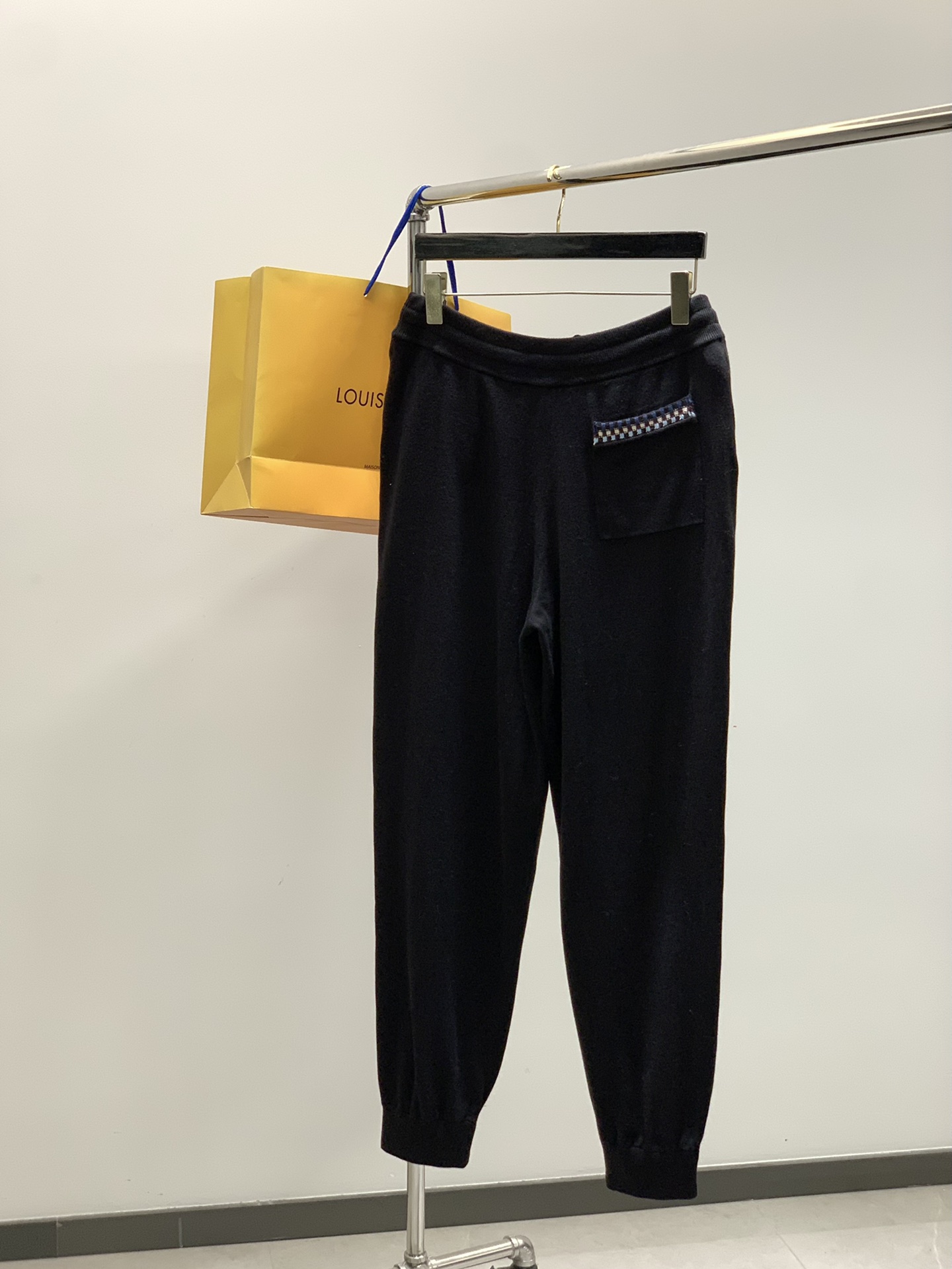 ，LouisVuitton 路易威登，2025秋季最新款，专柜同步有售，原单狠货，时尚休闲针织长裤，上身