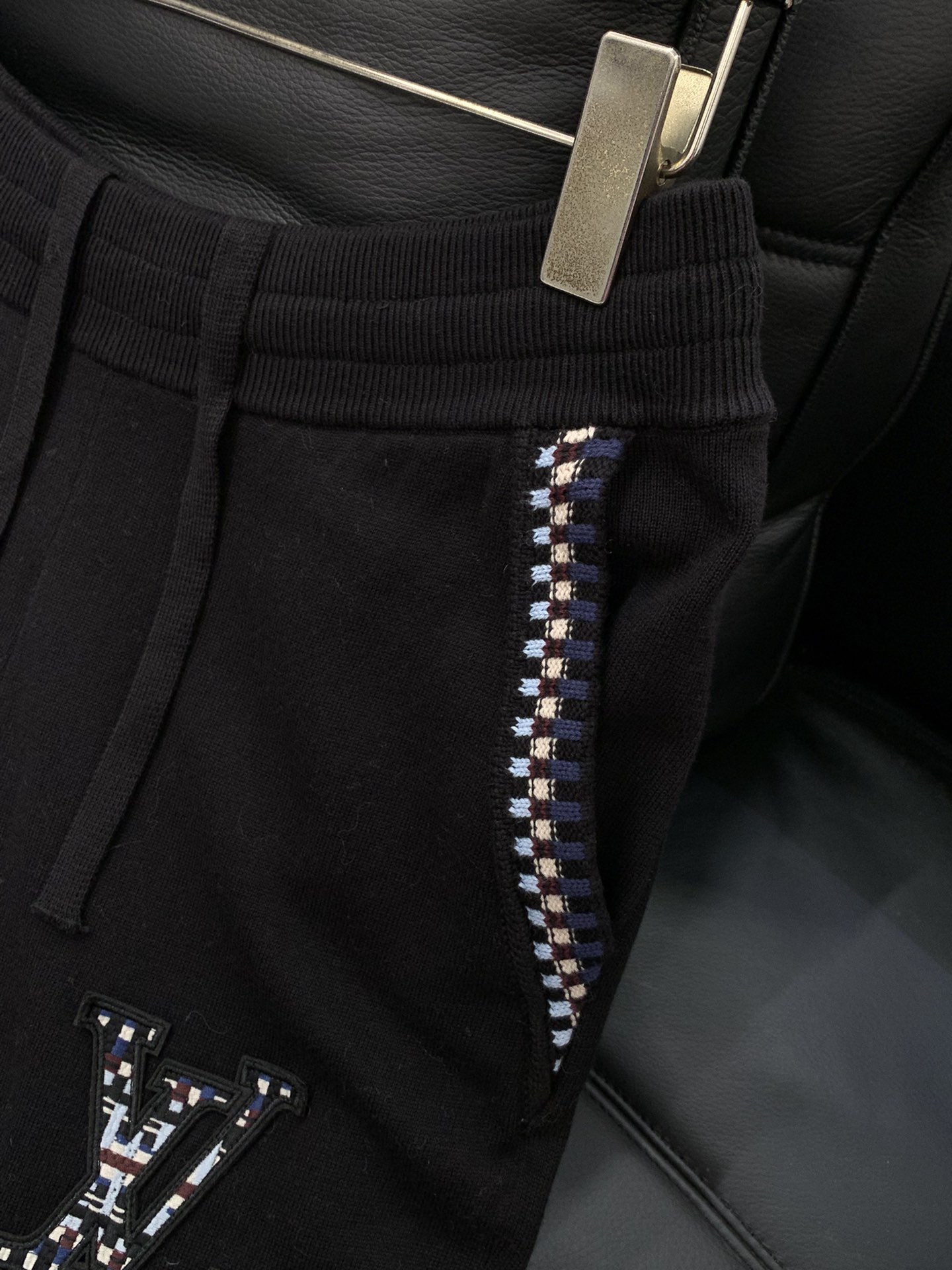 ，LouisVuitton 路易威登，2025秋季最新款，专柜同步有售，原单狠货，时尚休闲针织长裤，上身