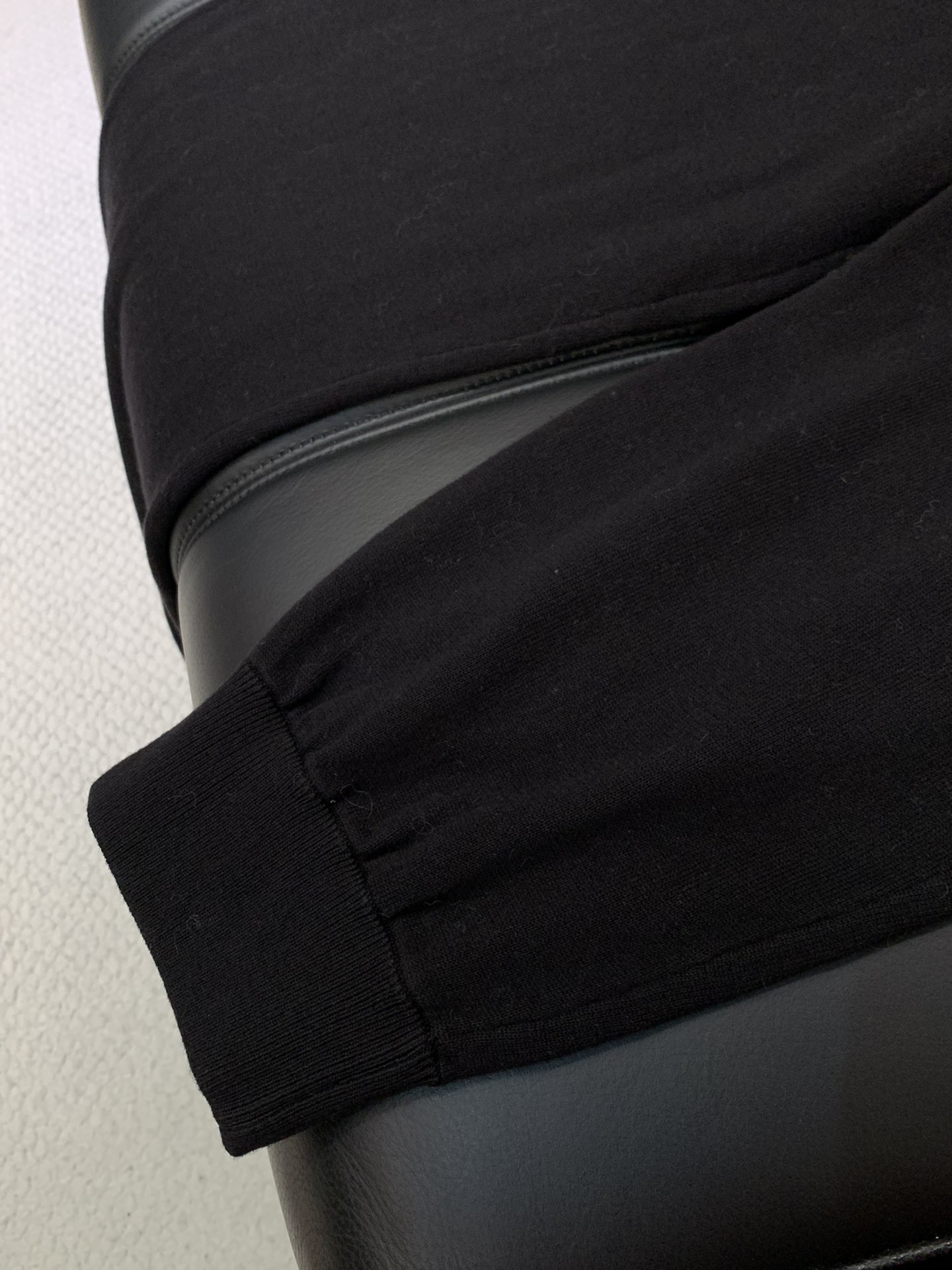 ，LouisVuitton 路易威登，2025秋季最新款，专柜同步有售，原单狠货，时尚休闲针织长裤，上身