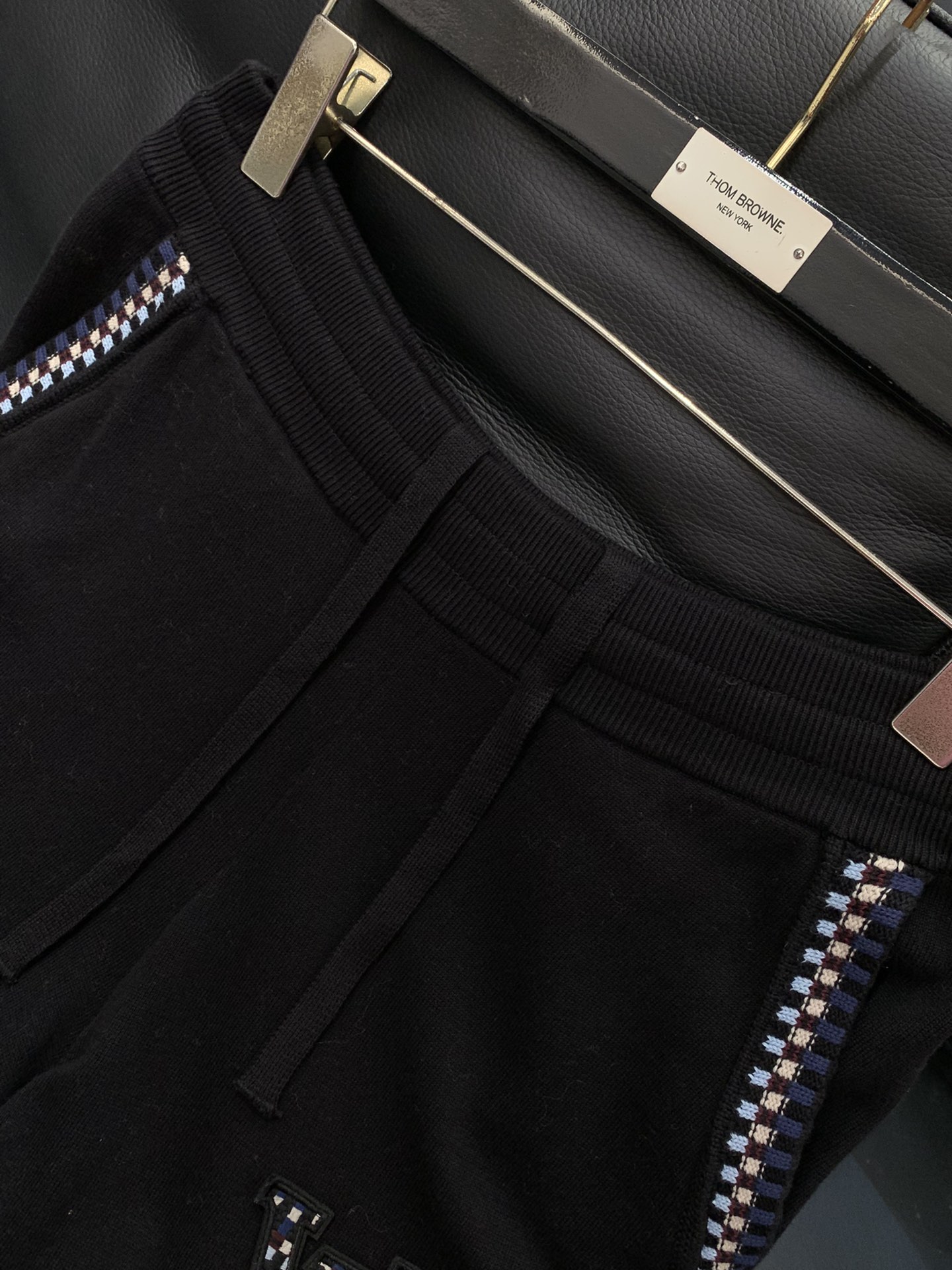 ，LouisVuitton 路易威登，2025秋季最新款，专柜同步有售，原单狠货，时尚休闲针织长裤，上身