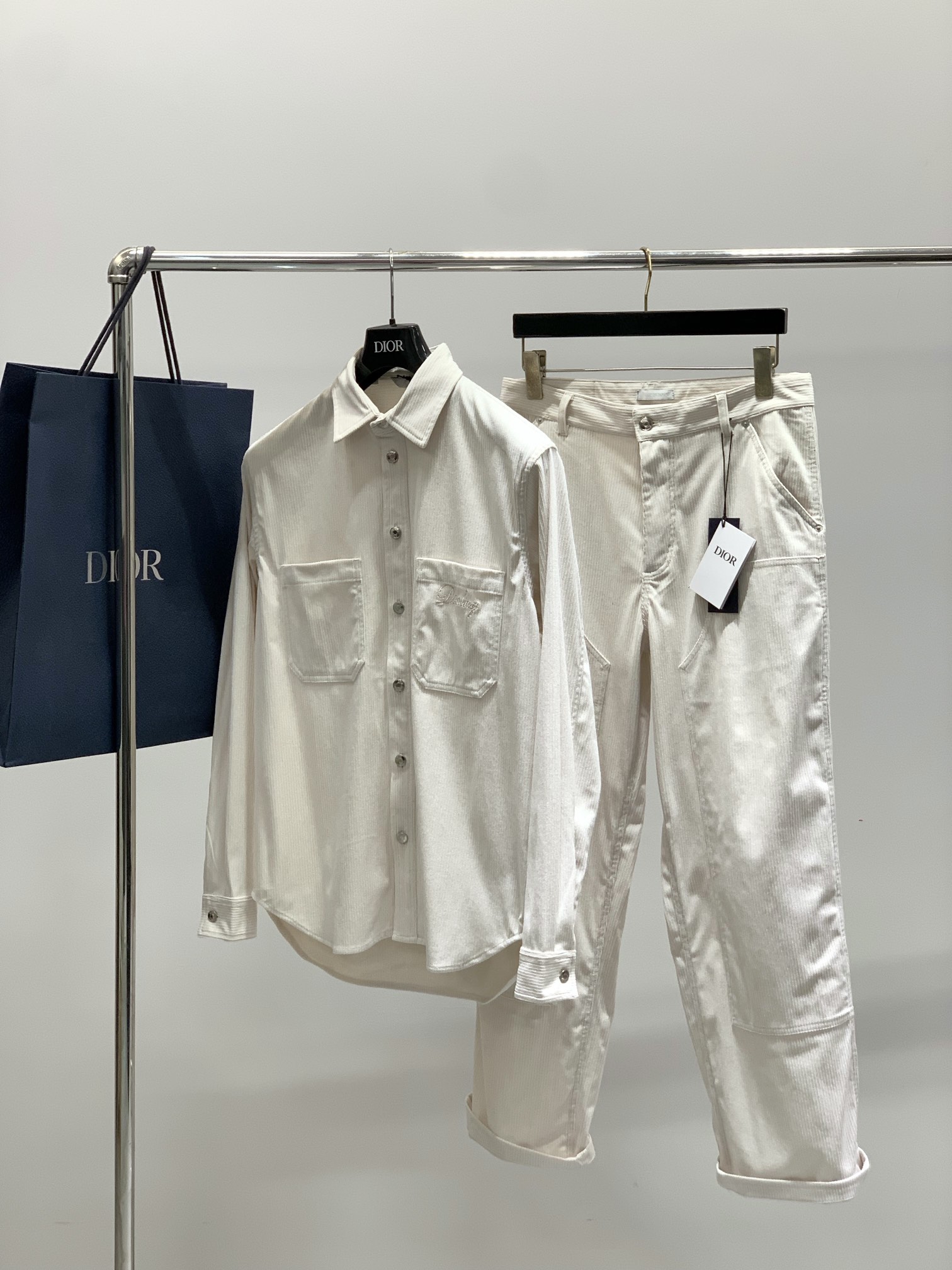 衣服Dior 迪奥， 2025秋季新品，专柜同步有售，简约时尚休闲套装，原版进口面料，舒适透气，顶级刺绣