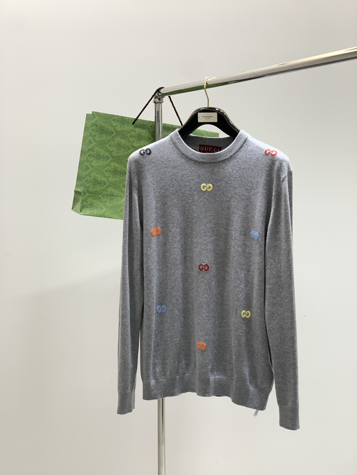 ，Gucci 古驰，2025秋季最新款，专柜同步有售，原单狠货，时尚休闲圆领长袖针织毛衣，上身很有特点！