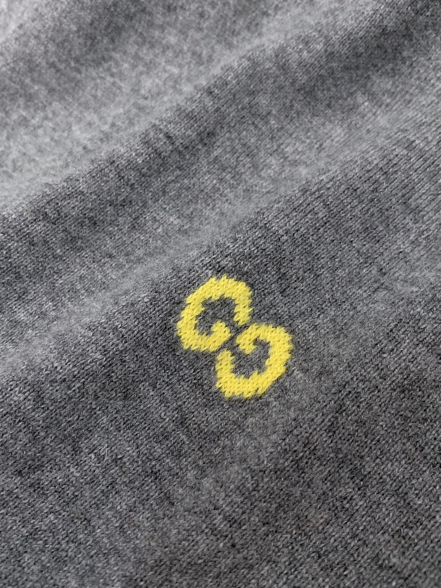 ，Gucci 古驰，2025秋季最新款，专柜同步有售，原单狠货，时尚休闲圆领长袖针织毛衣，上身很有特点！