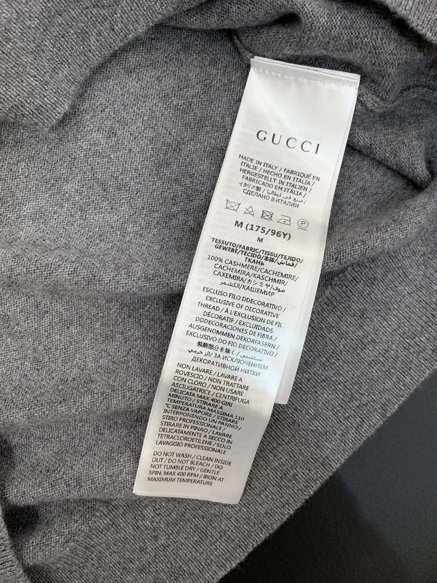 ，Gucci 古驰，2025秋季最新款，专柜同步有售，原单狠货，时尚休闲圆领长袖针织毛衣，上身很有特点！