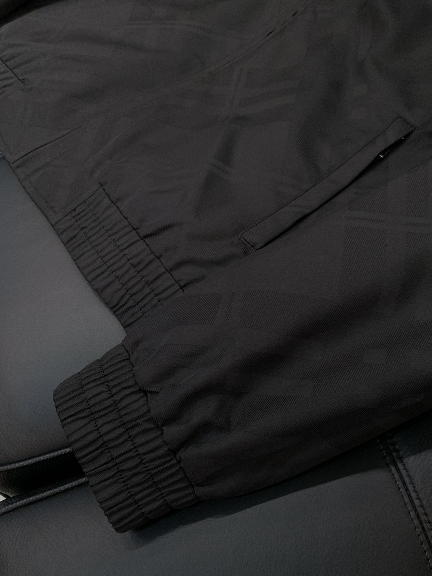 ，Burberry 巴宝莉，2025秋季最新品，专柜同步有售，原单狠货，时尚休闲夹克翻领外套，进口原版面