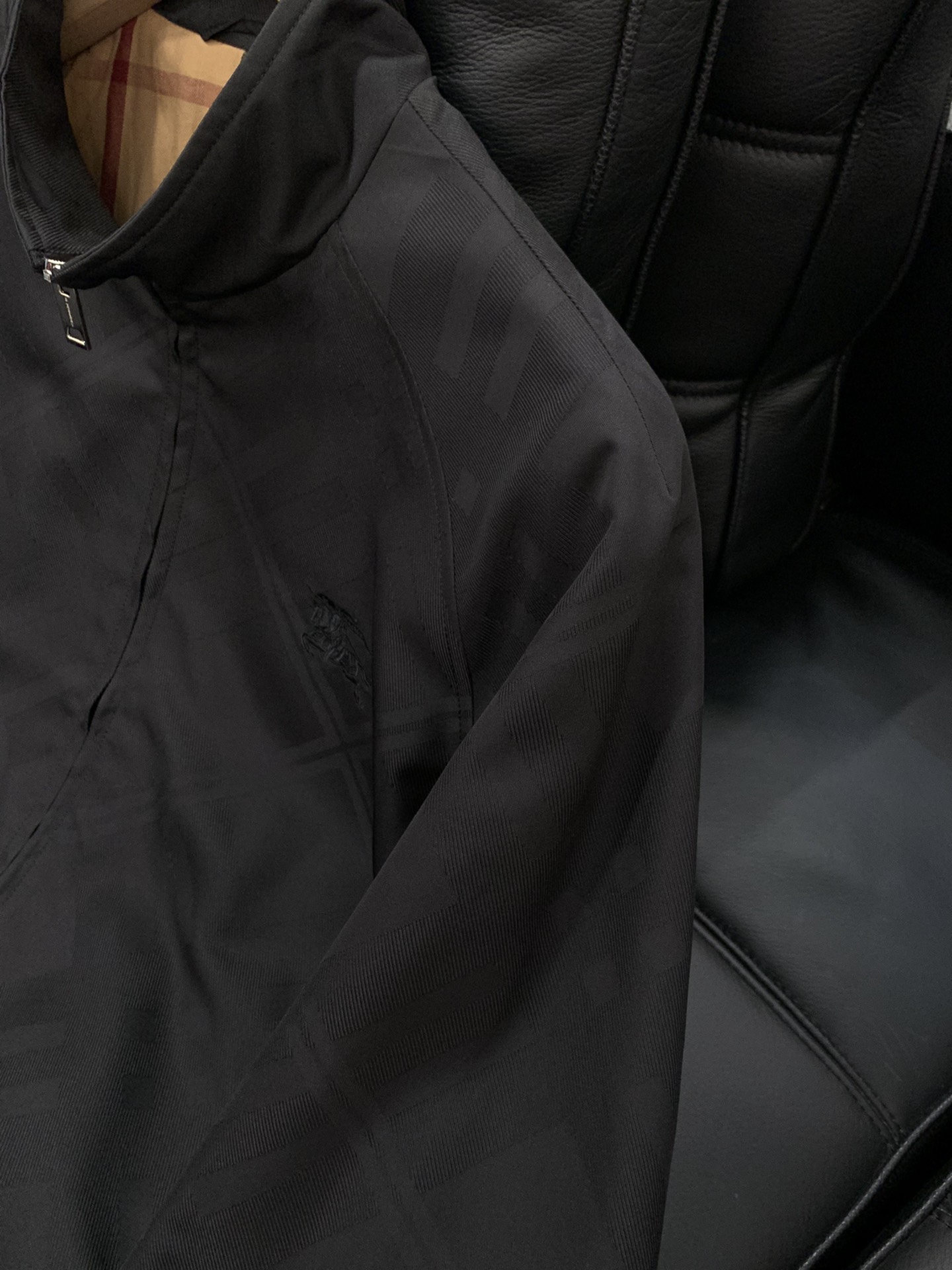 ，Burberry 巴宝莉，2025秋季最新品，专柜同步有售，原单狠货，时尚休闲夹克翻领外套，进口原版面