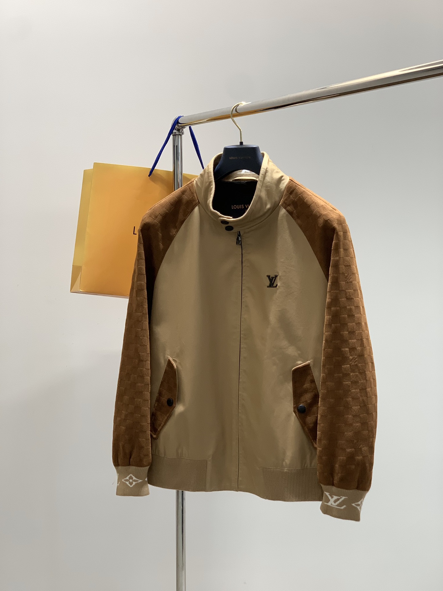 ，LouisVuitton 路易威登，2025秋季最新款，专柜同步有售，原单狠货，时尚休闲夹克外套，上身