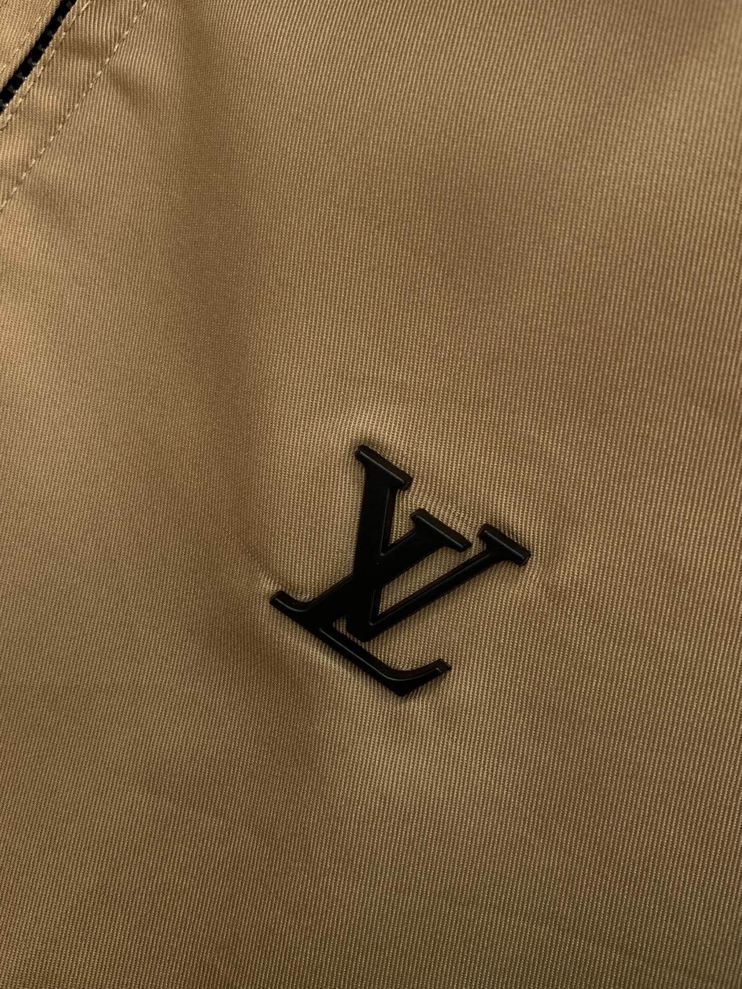 ，LouisVuitton 路易威登，2025秋季最新款，专柜同步有售，原单狠货，时尚休闲夹克外套，上身