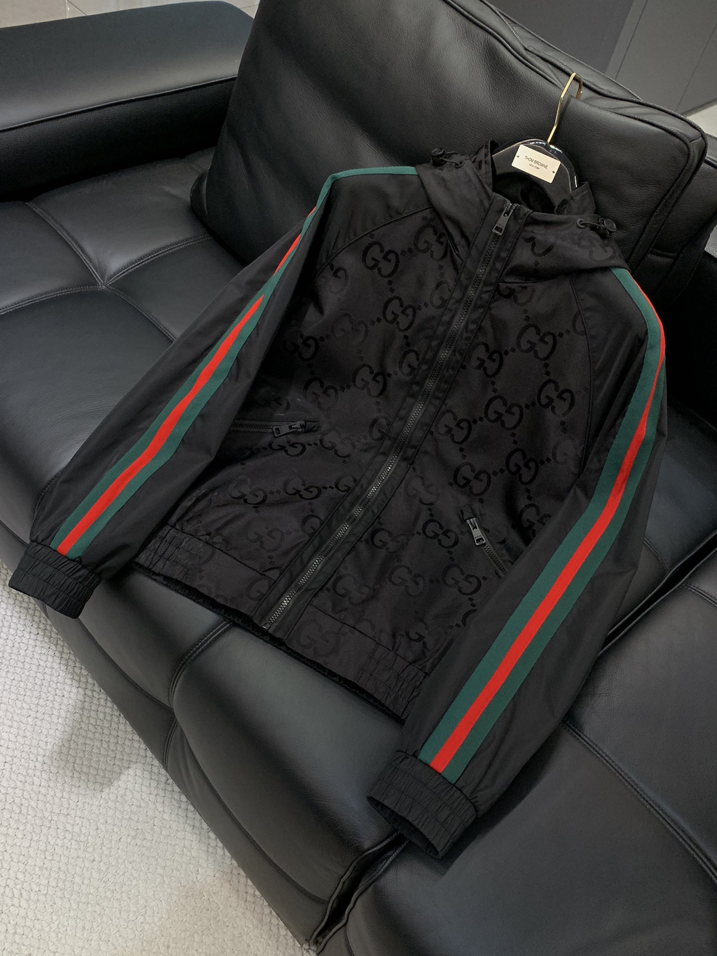 ，Gucci 古驰，2025秋季最新款，专柜同步有售，原单狠货，时尚休闲夹克外套，上身很有特点！吸睛而有