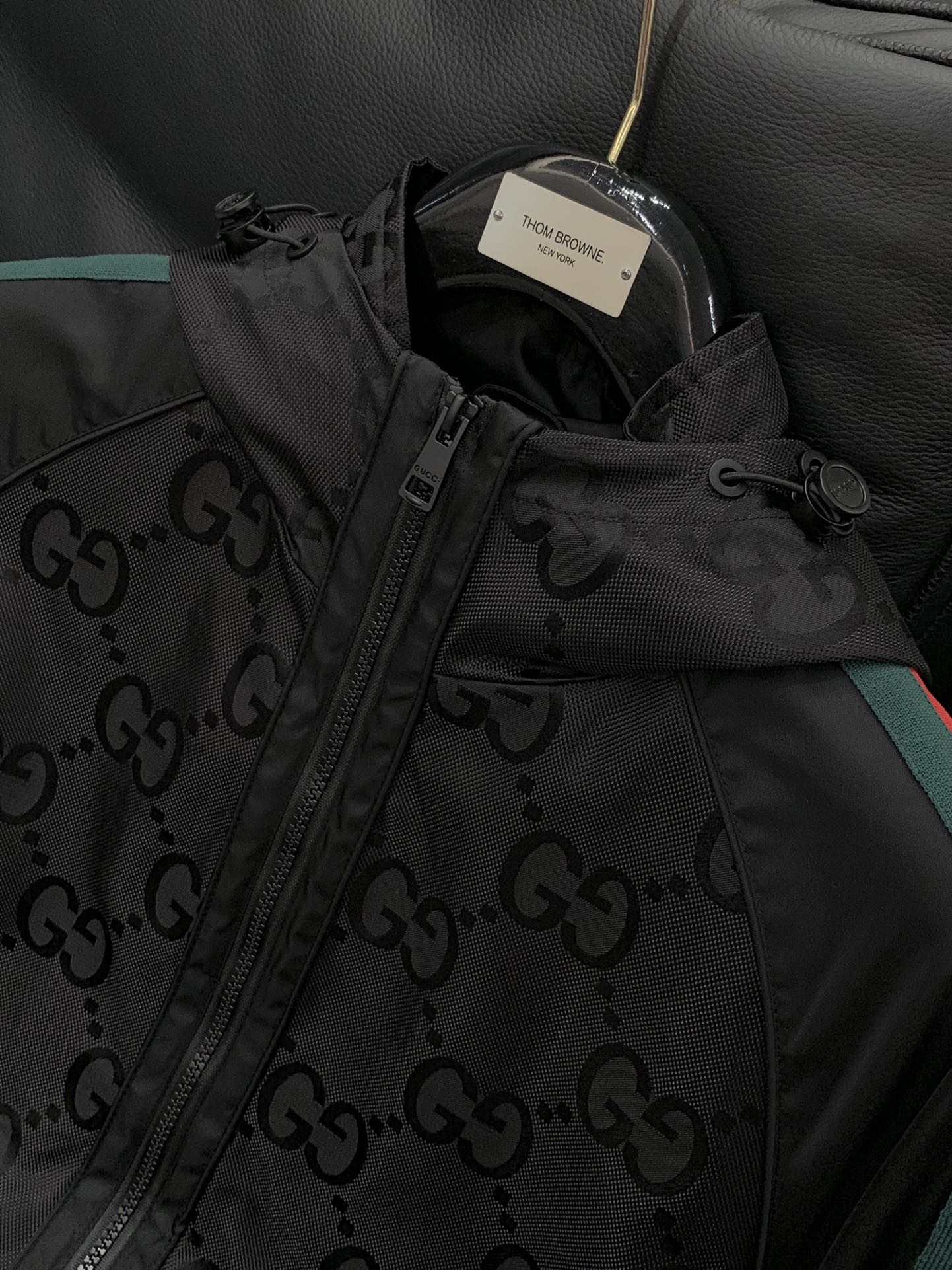 ，Gucci 古驰，2025秋季最新款，专柜同步有售，原单狠货，时尚休闲夹克外套，上身很有特点！吸睛而有