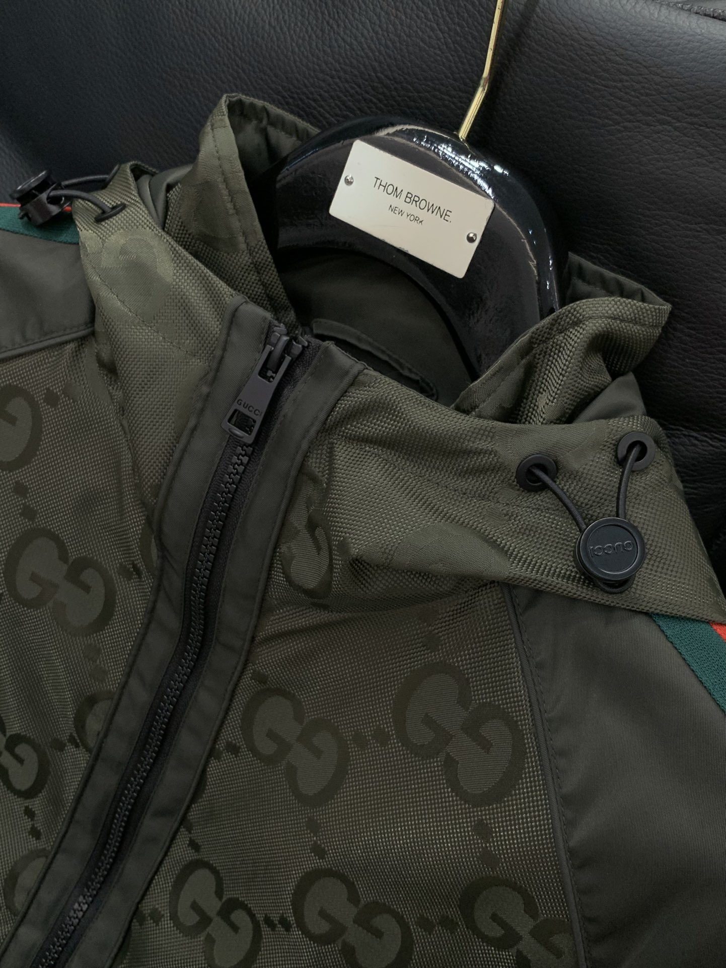 ，Gucci 古驰，2025秋季最新款，专柜同步有售，原单狠货，时尚休闲夹克外套，上身很有特点！吸睛而有