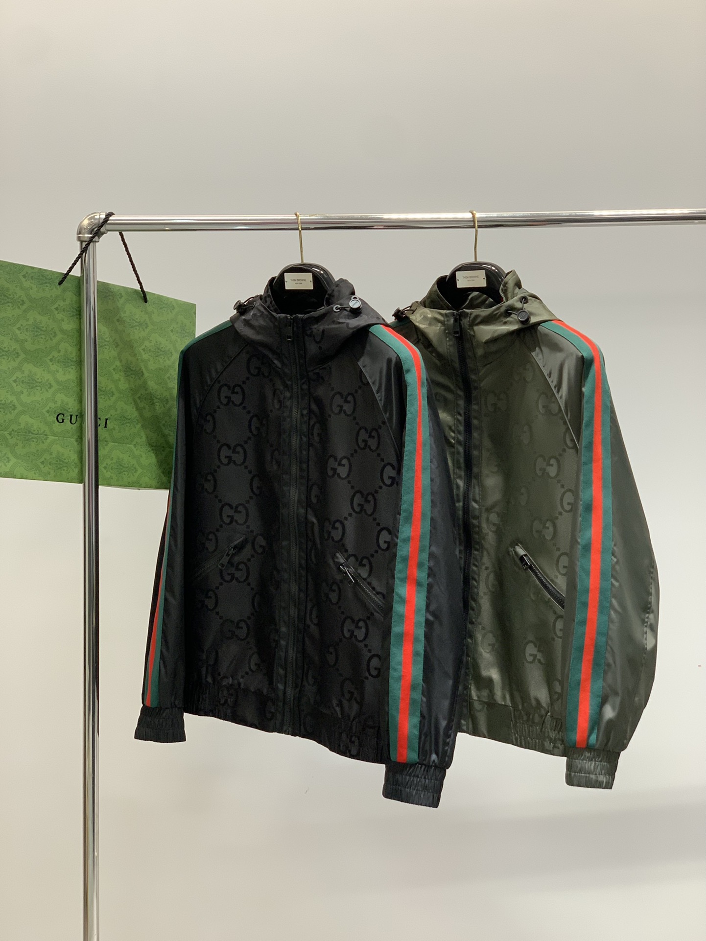 ，Gucci 古驰，2025秋季最新款，专柜同步有售，原单狠货，时尚休闲夹克外套，上身很有特点！吸睛而有