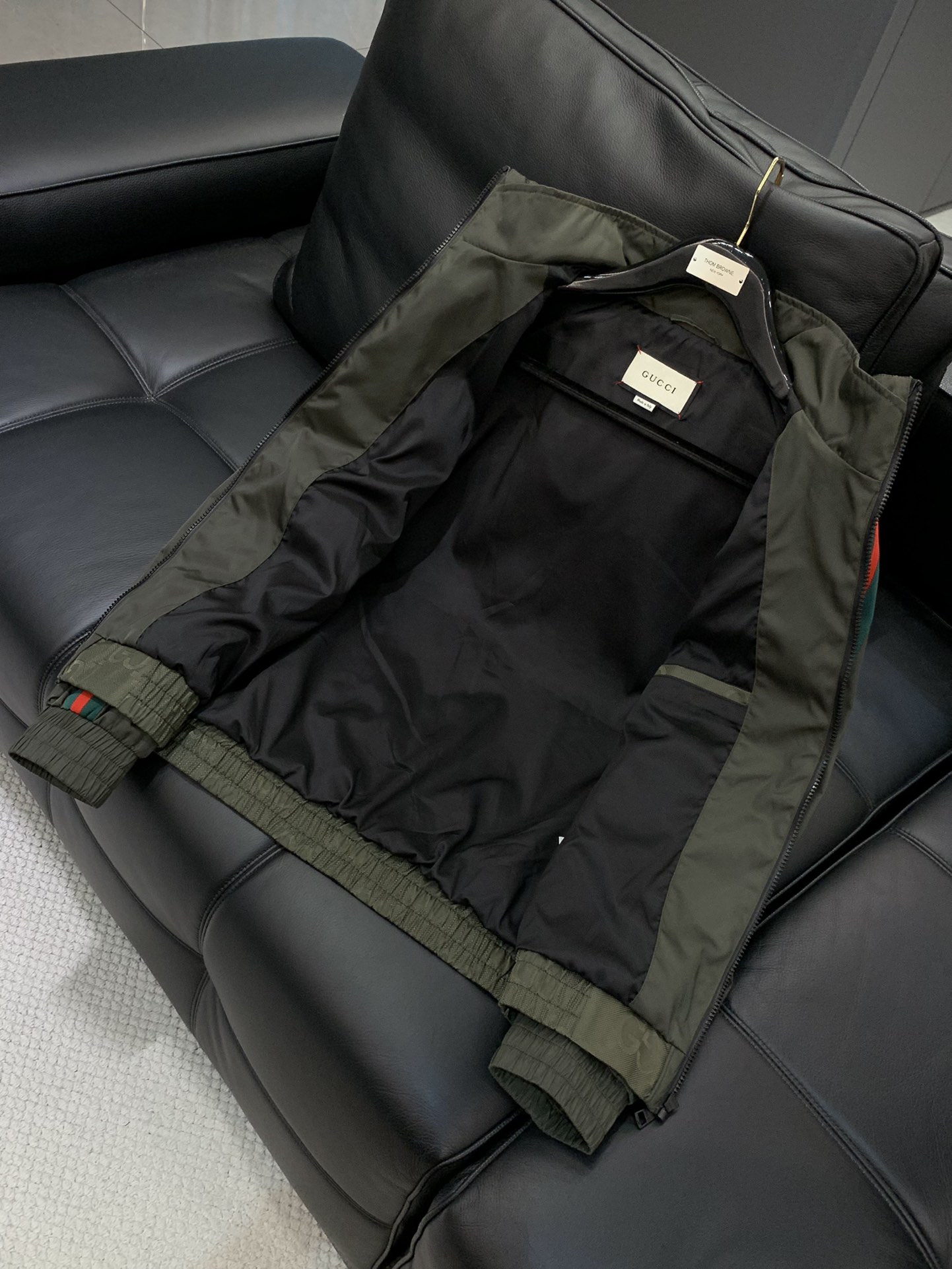 ，Gucci 古驰，2025秋季最新款，专柜同步有售，原单狠货，时尚休闲夹克外套，上身很有特点！吸睛而有