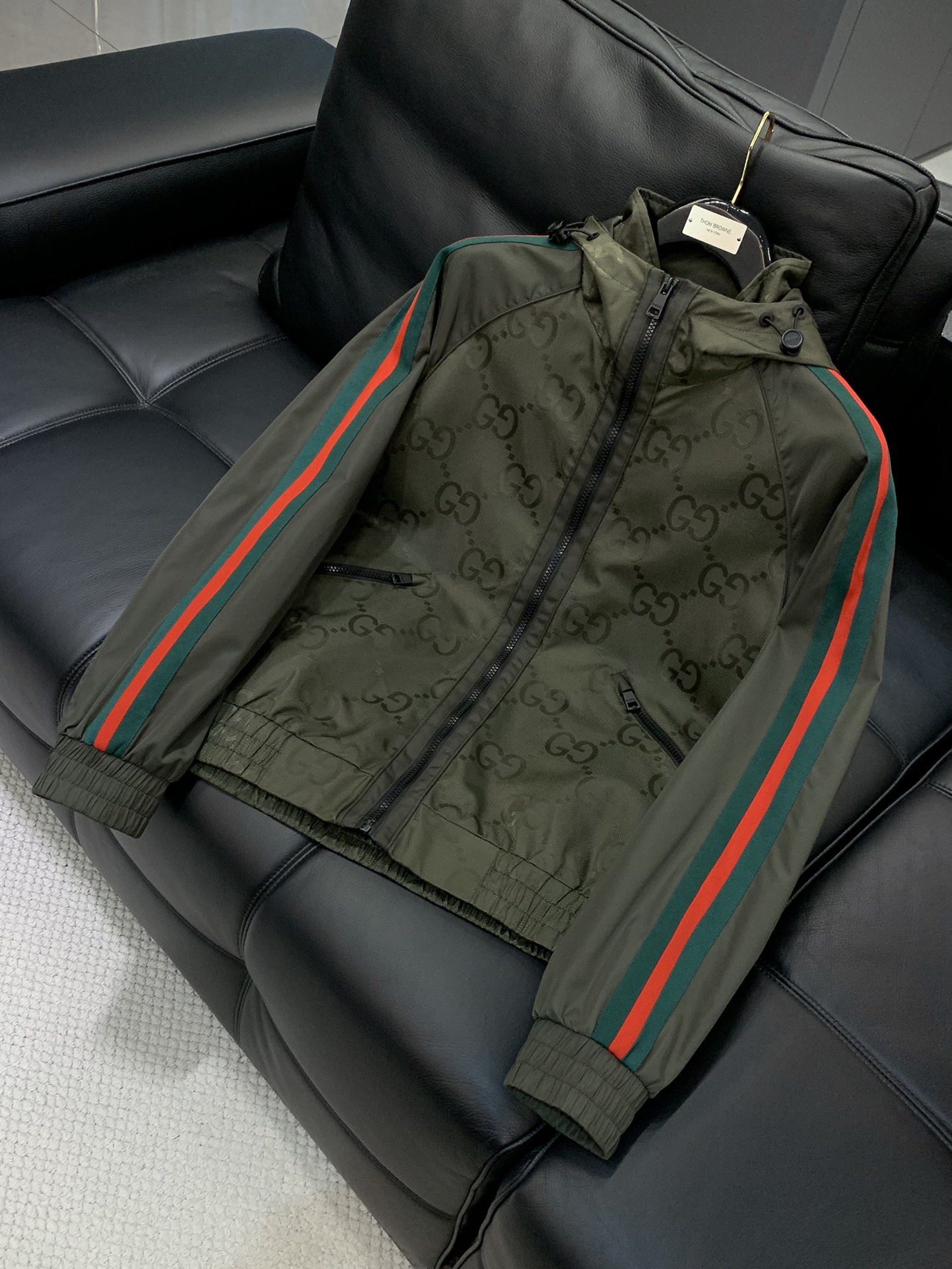 ，Gucci 古驰，2025秋季最新款，专柜同步有售，原单狠货，时尚休闲夹克外套，上身很有特点！吸睛而有