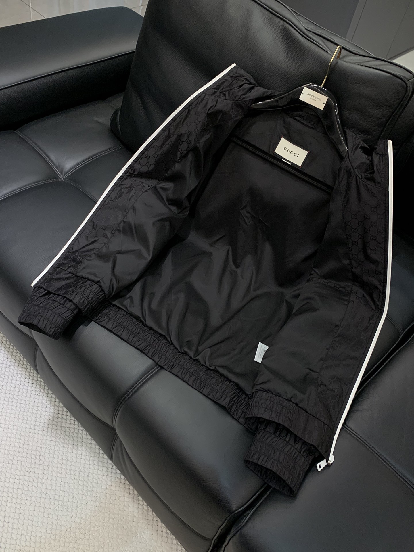 ，Gucci 古驰，2025秋季最新款，专柜同步有售，原单狠货，时尚休闲夹克外套，上身很有特点！吸睛而有