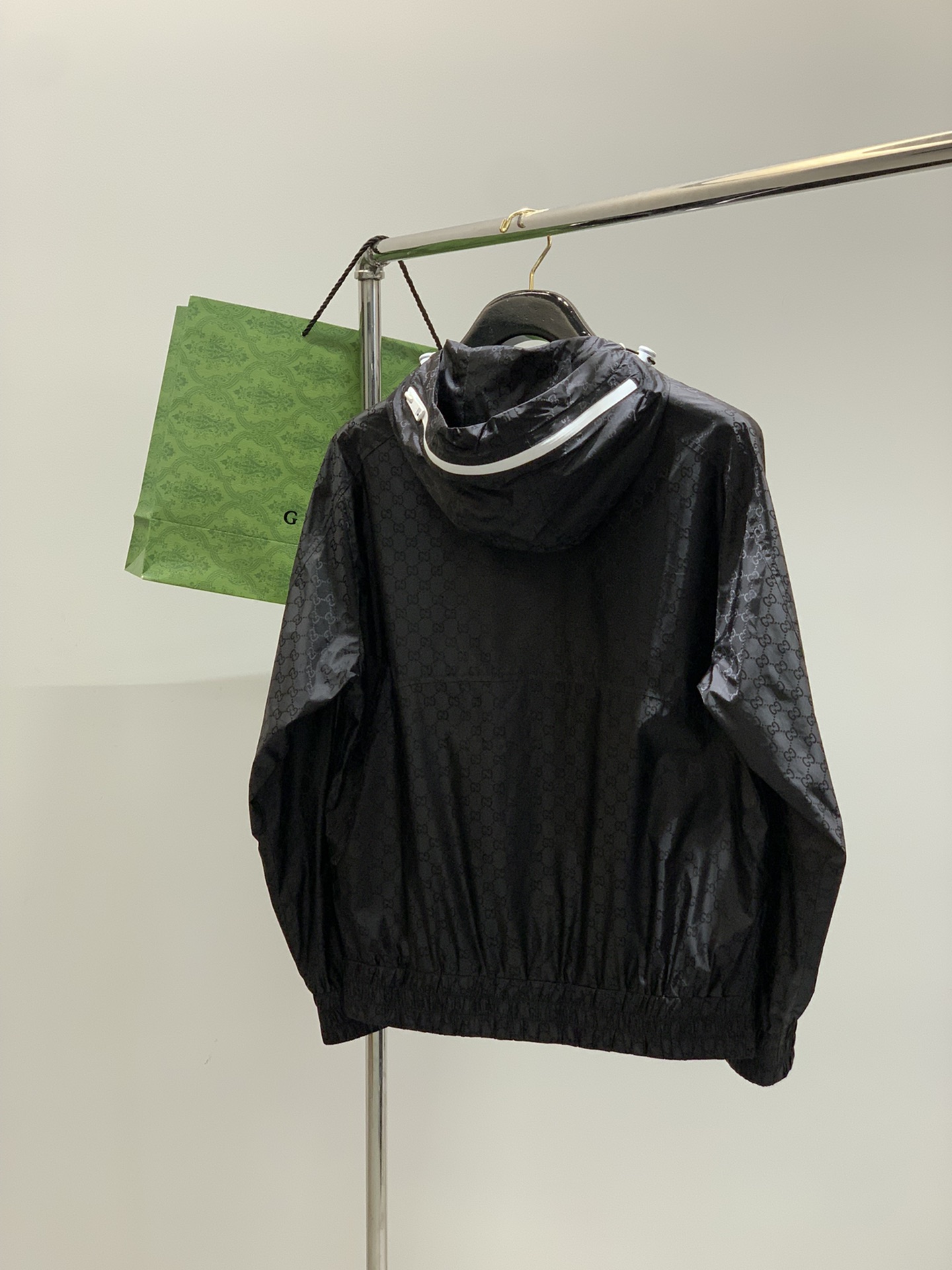 ，Gucci 古驰，2025秋季最新款，专柜同步有售，原单狠货，时尚休闲夹克外套，上身很有特点！吸睛而有