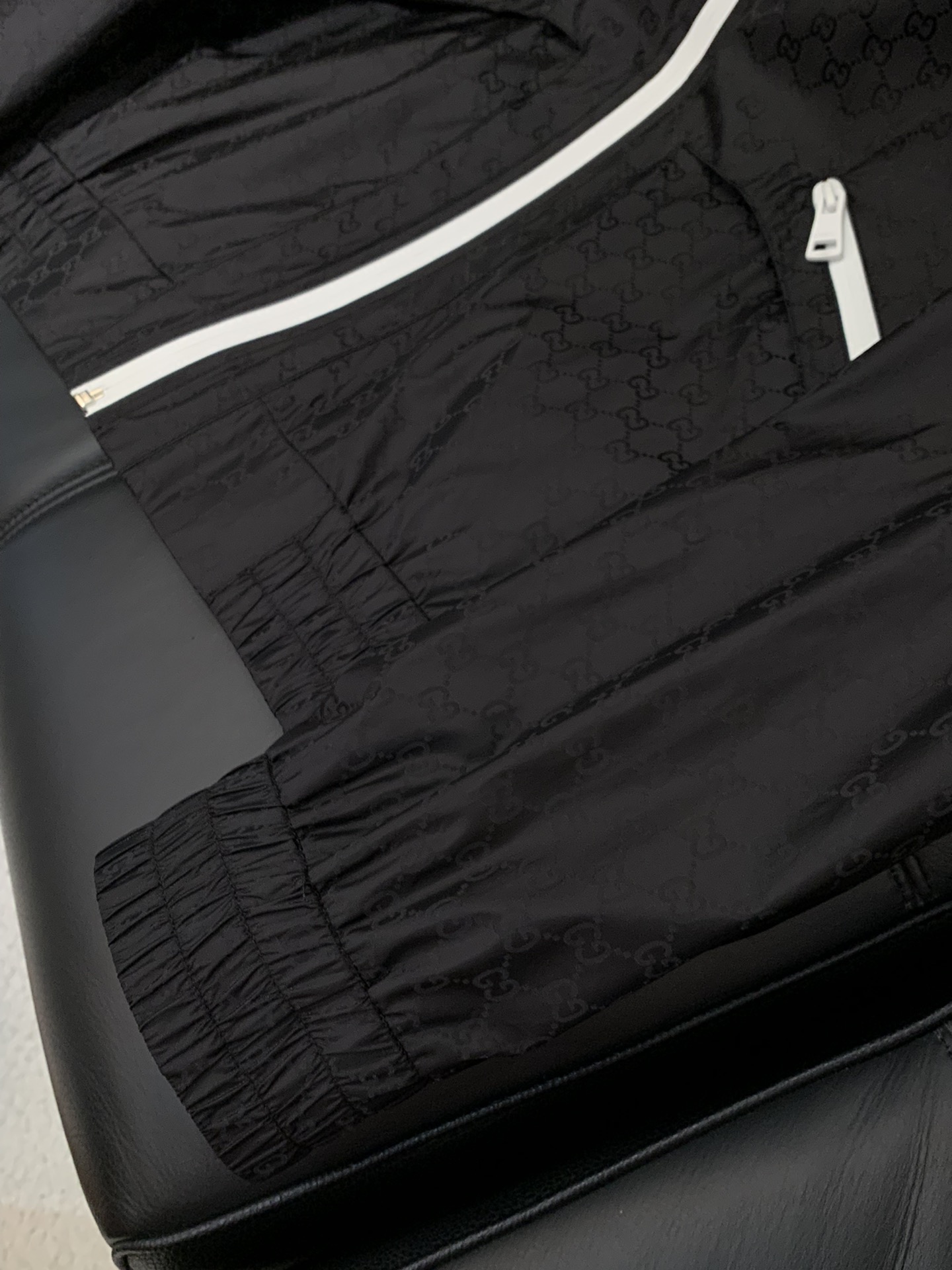 ，Gucci 古驰，2025秋季最新款，专柜同步有售，原单狠货，时尚休闲夹克外套，上身很有特点！吸睛而有