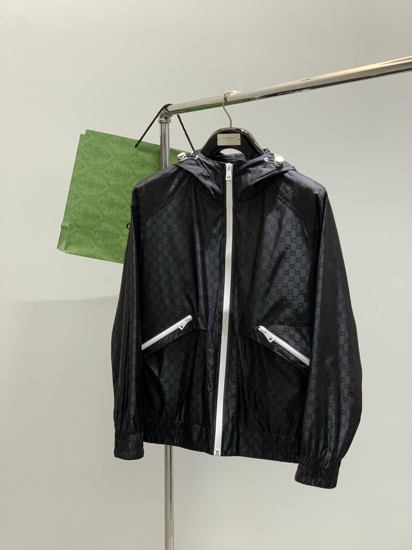 ，Gucci 古驰，2025秋季最新款，专柜同步有售，原单狠货，时尚休闲夹克外套，上身很有特点！吸睛而有