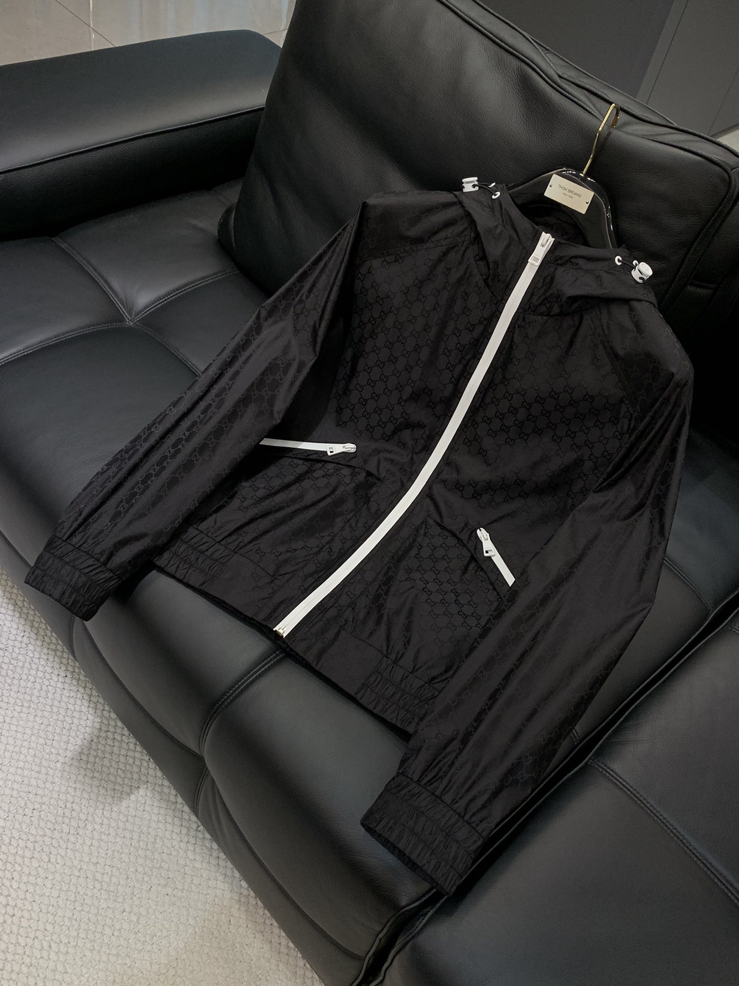 ，Gucci 古驰，2025秋季最新款，专柜同步有售，原单狠货，时尚休闲夹克外套，上身很有特点！吸睛而有