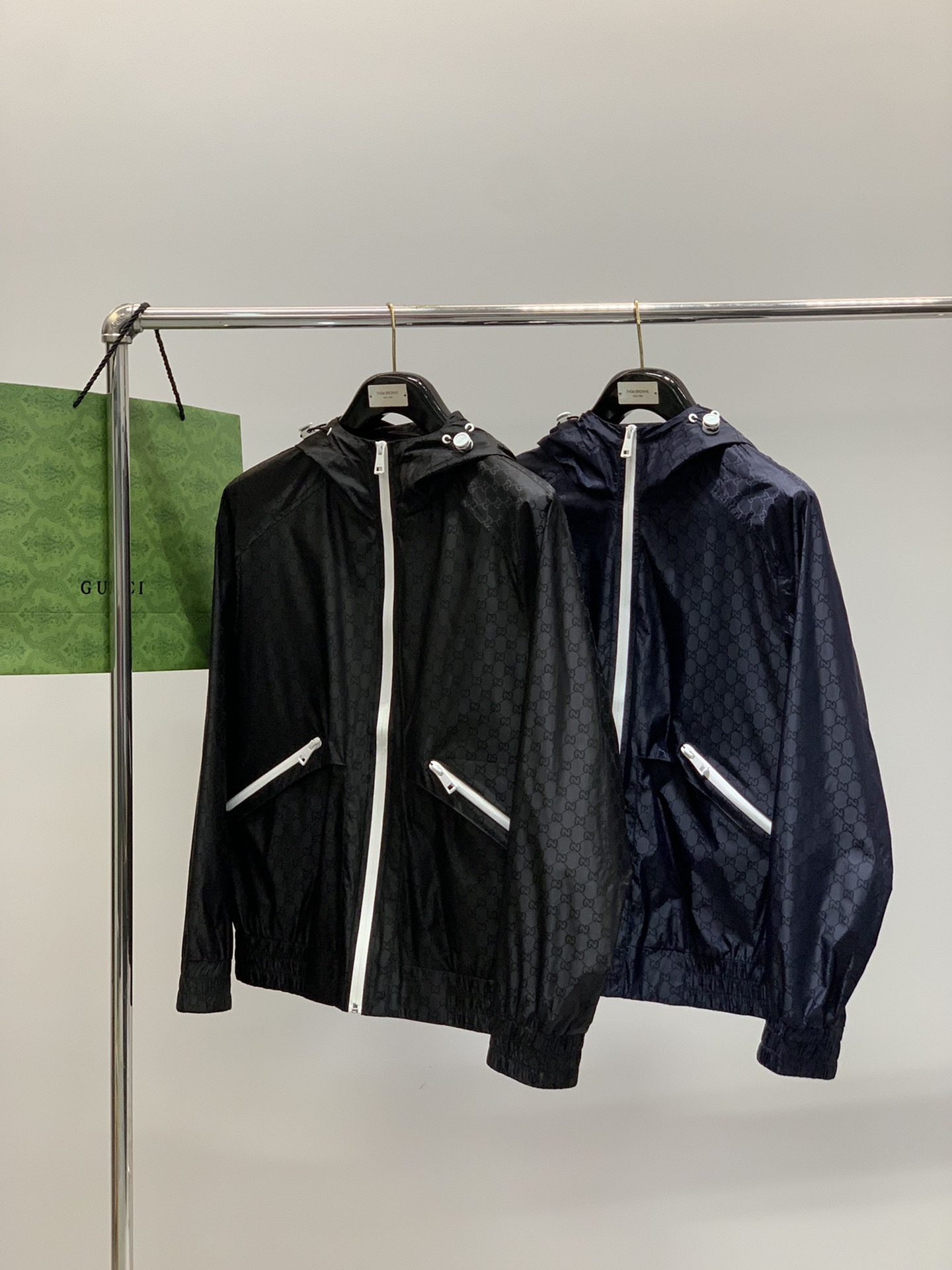 ，Gucci 古驰，2025秋季最新款，专柜同步有售，原单狠货，时尚休闲夹克外套，上身很有特点！吸睛而有