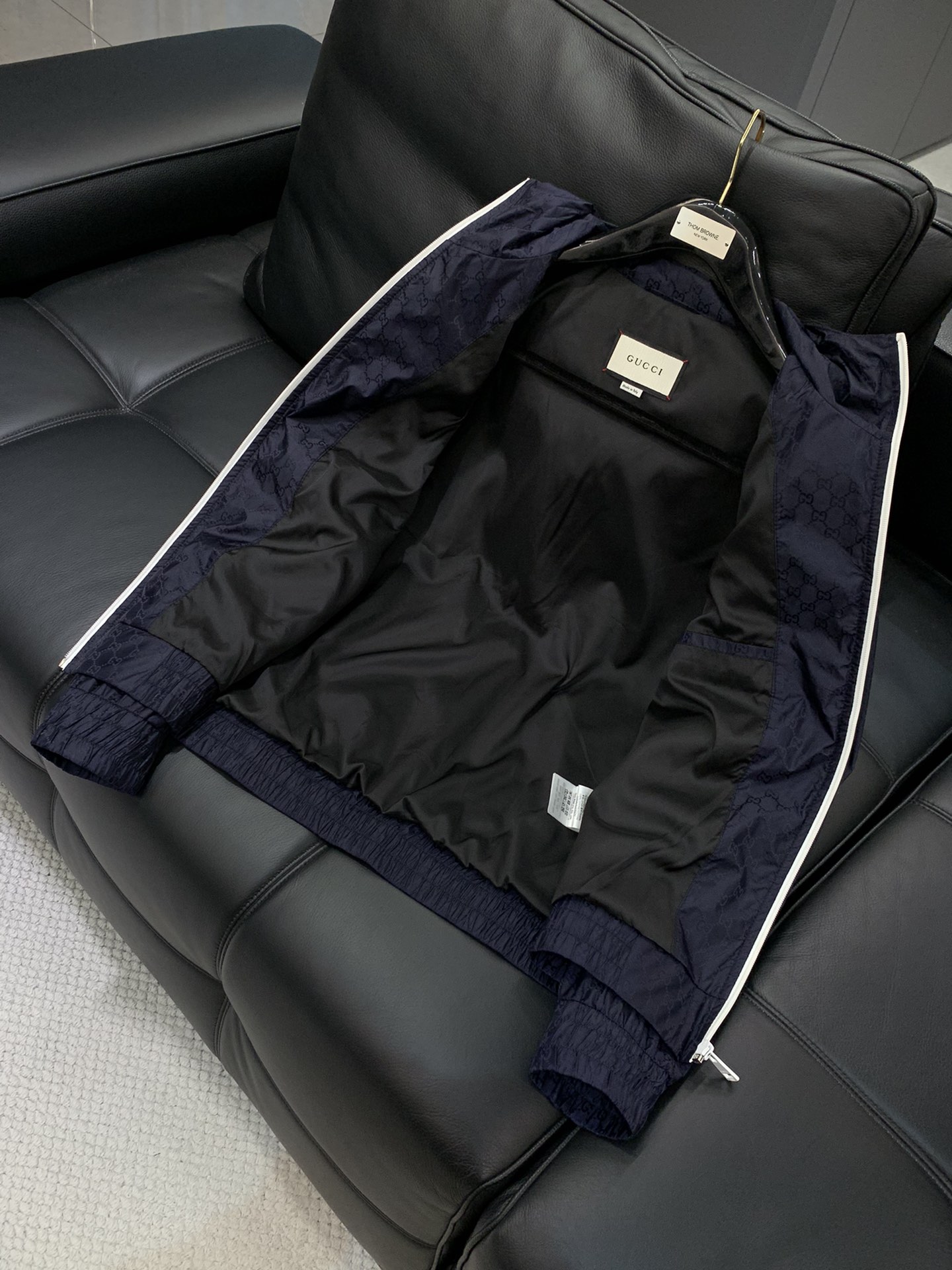 ，Gucci 古驰，2025秋季最新款，专柜同步有售，原单狠货，时尚休闲夹克外套，上身很有特点！吸睛而有